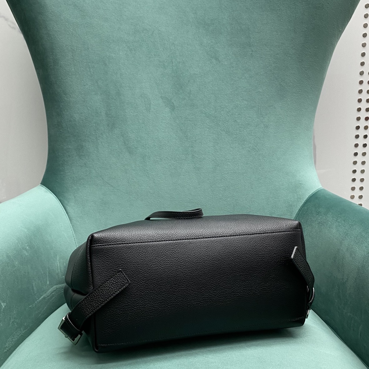 Bagsaaa Y51 sac de jour backpack in grained leather 480585 black - 37.5cm