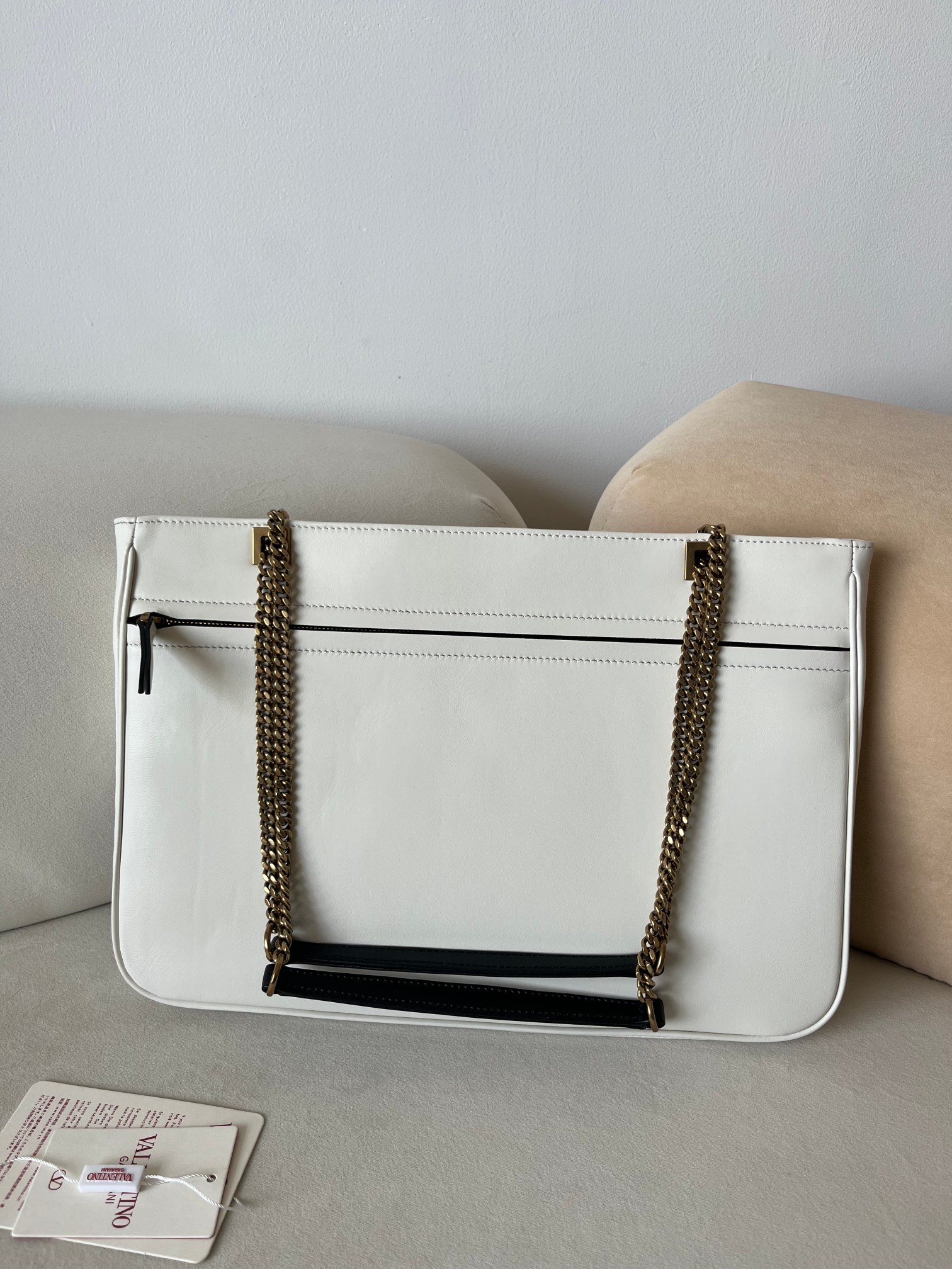 Bagsaaa Va1e*ntin0 Garavani Viva S*perstar Medium Nappa Leather Shopping Bag black & white - 37cm