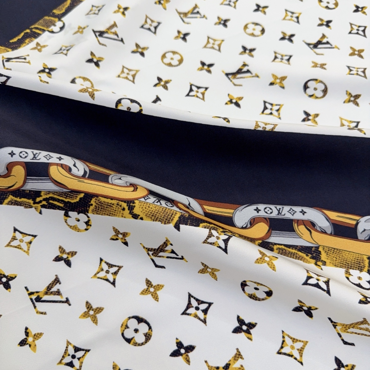 Bagsaaa L0vis Vvtt0n Scarf - 90cm