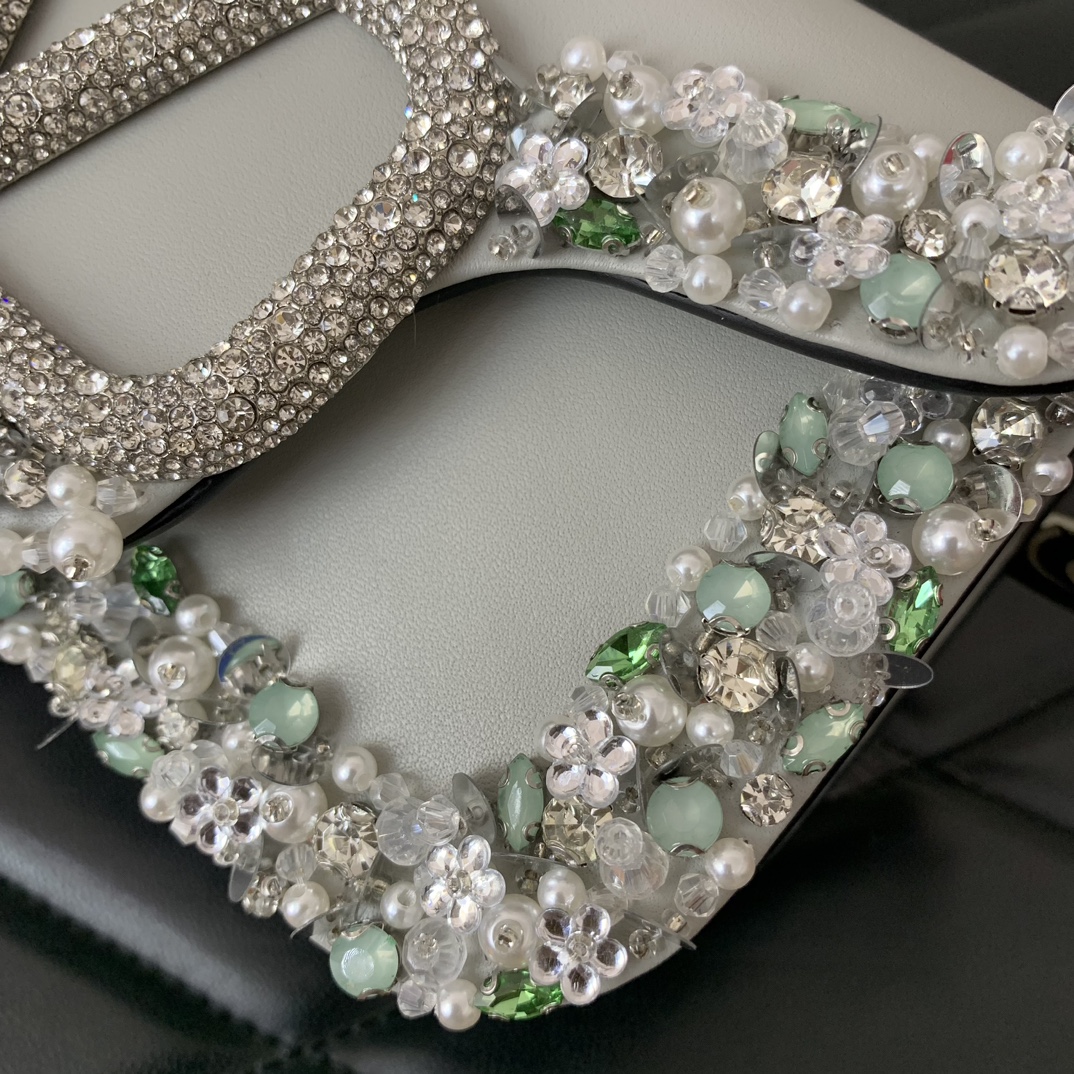 Bagsaaa Va1e*ntin0 Locò small shoulder bag with Swarovski crystals - 19cm