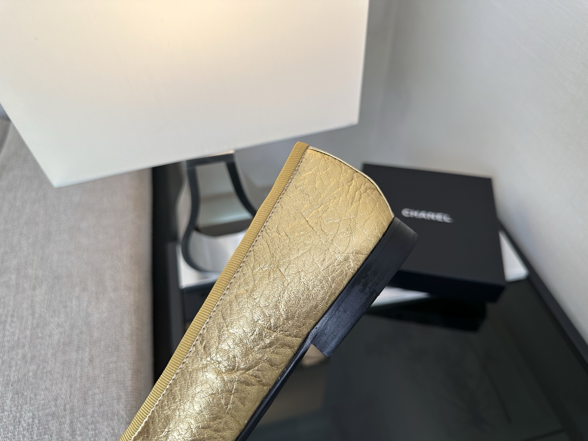 Bagsaaa Ch**el Ballet flats gold & black