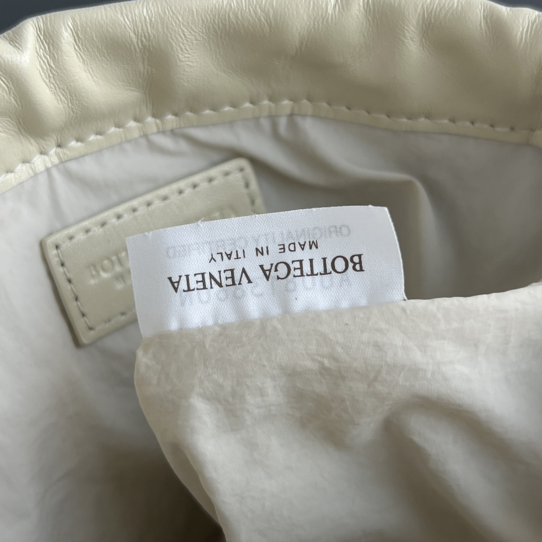 Bagsaaa B0tt*ga Ven*ta Small Dustbag 816987 Sea Salt - 21cm