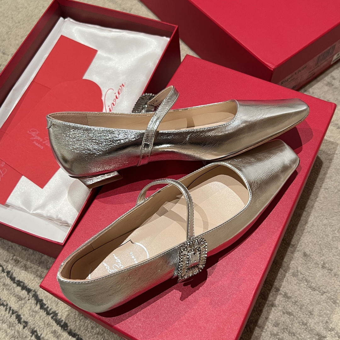 Bagsaaa Roger Vivier Belle Vivier Mary Janes in leather silver