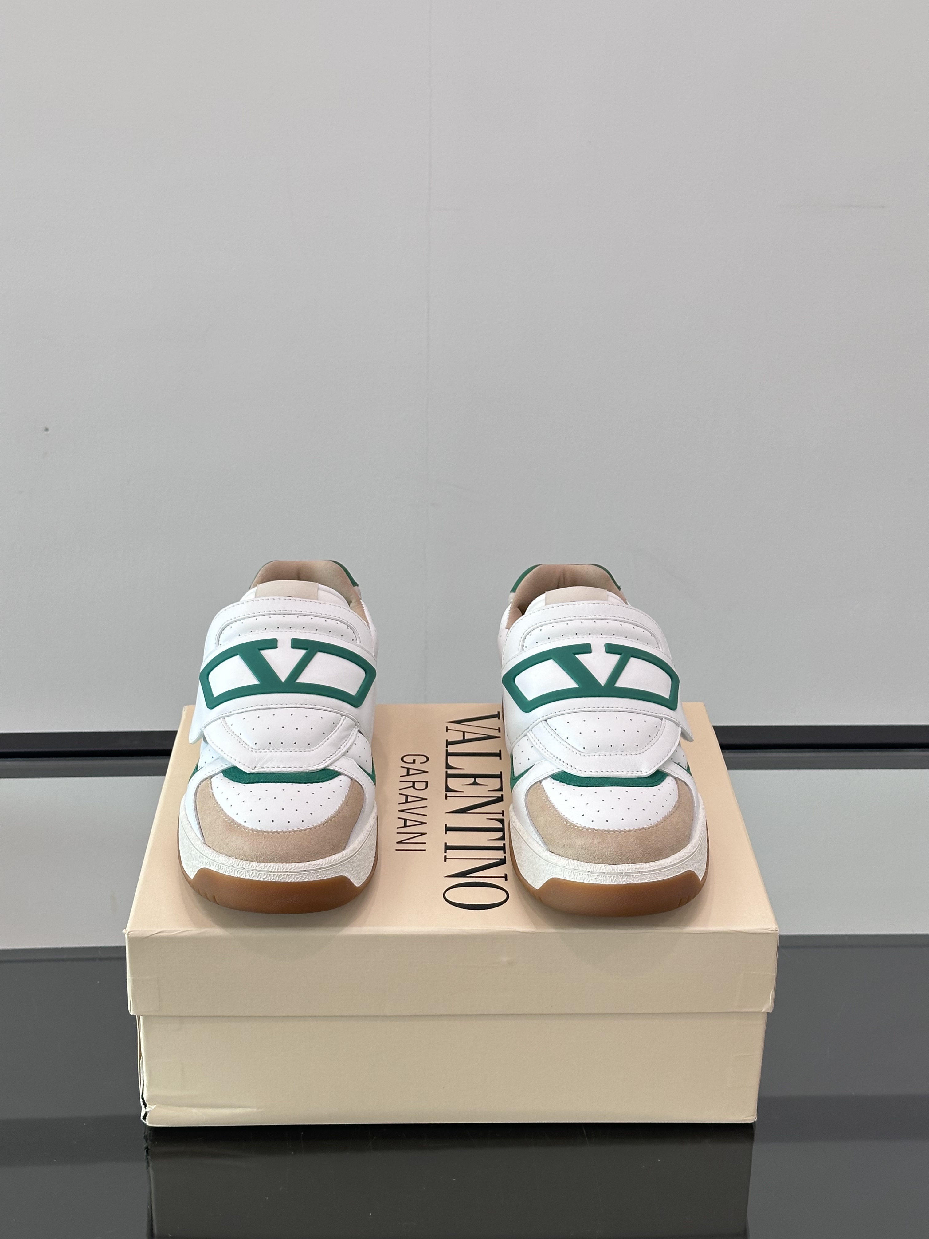 Bagsaaa Va1e*ntin0 Joie De Jouer Low-Top Trainer In Nappa Calfskin white/green