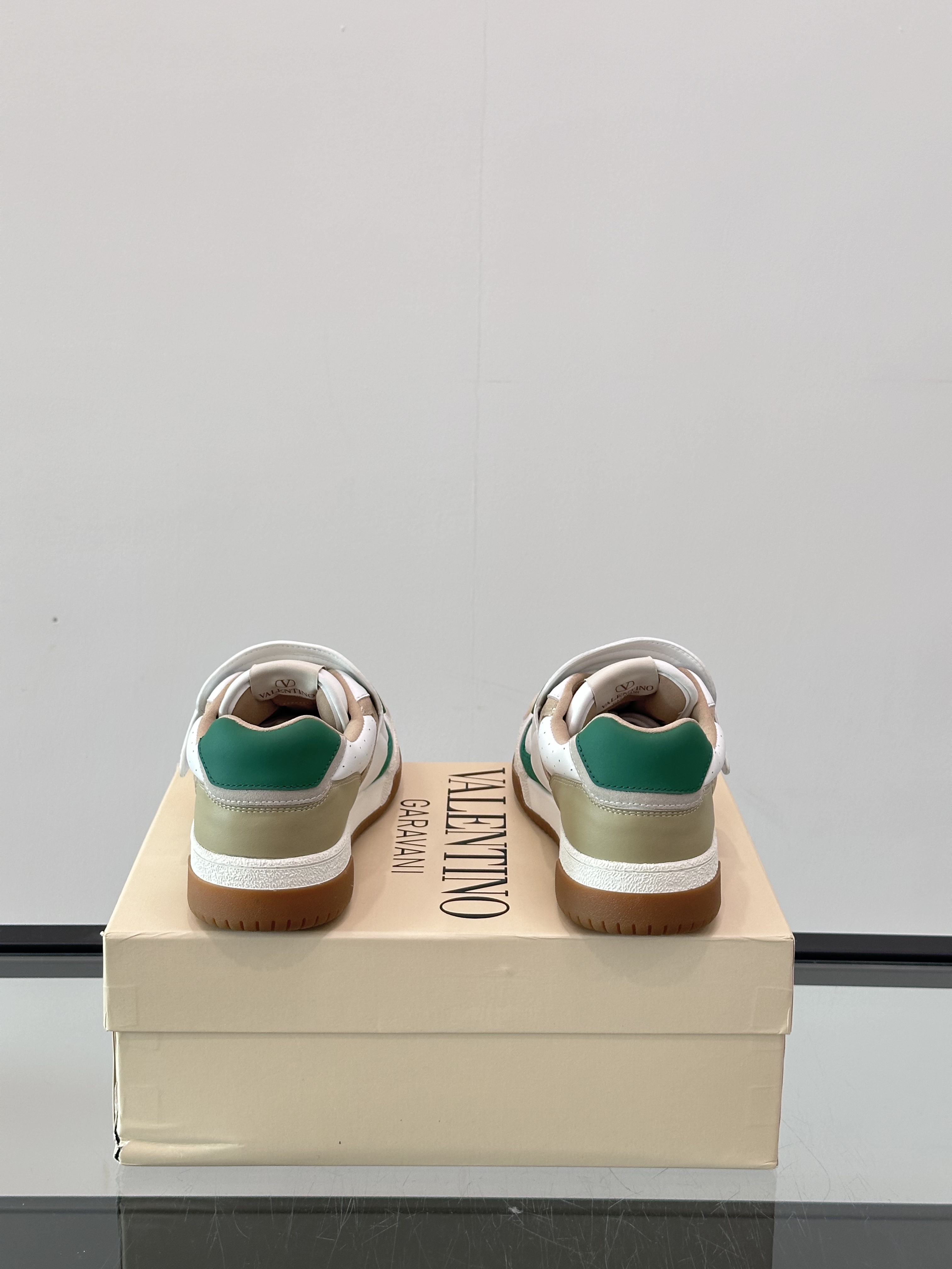 Bagsaaa Va1e*ntin0 Joie De Jouer Low-Top Trainer In Nappa Calfskin white/green