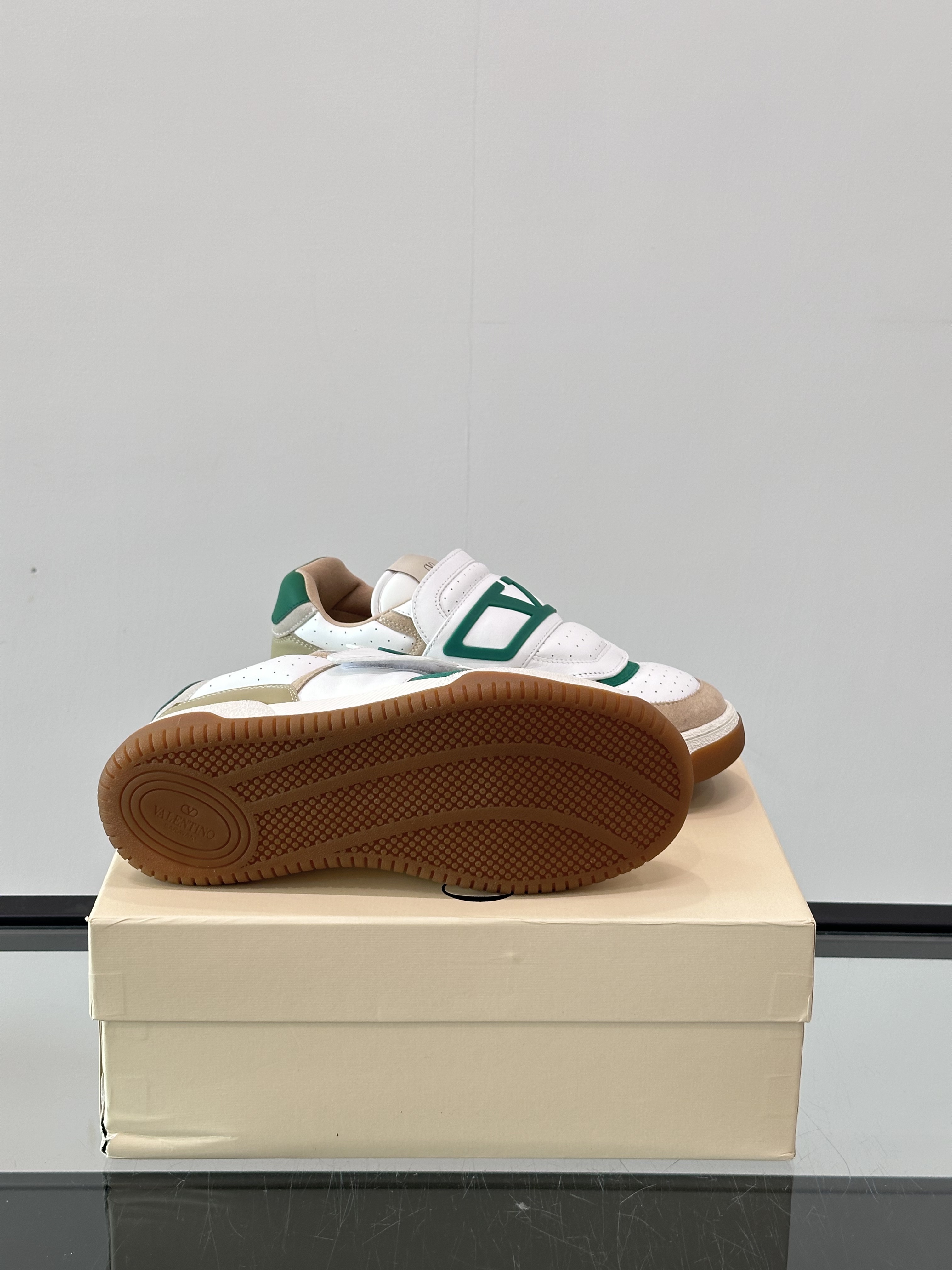 Bagsaaa Va1e*ntin0 Joie De Jouer Low-Top Trainer In Nappa Calfskin white/green
