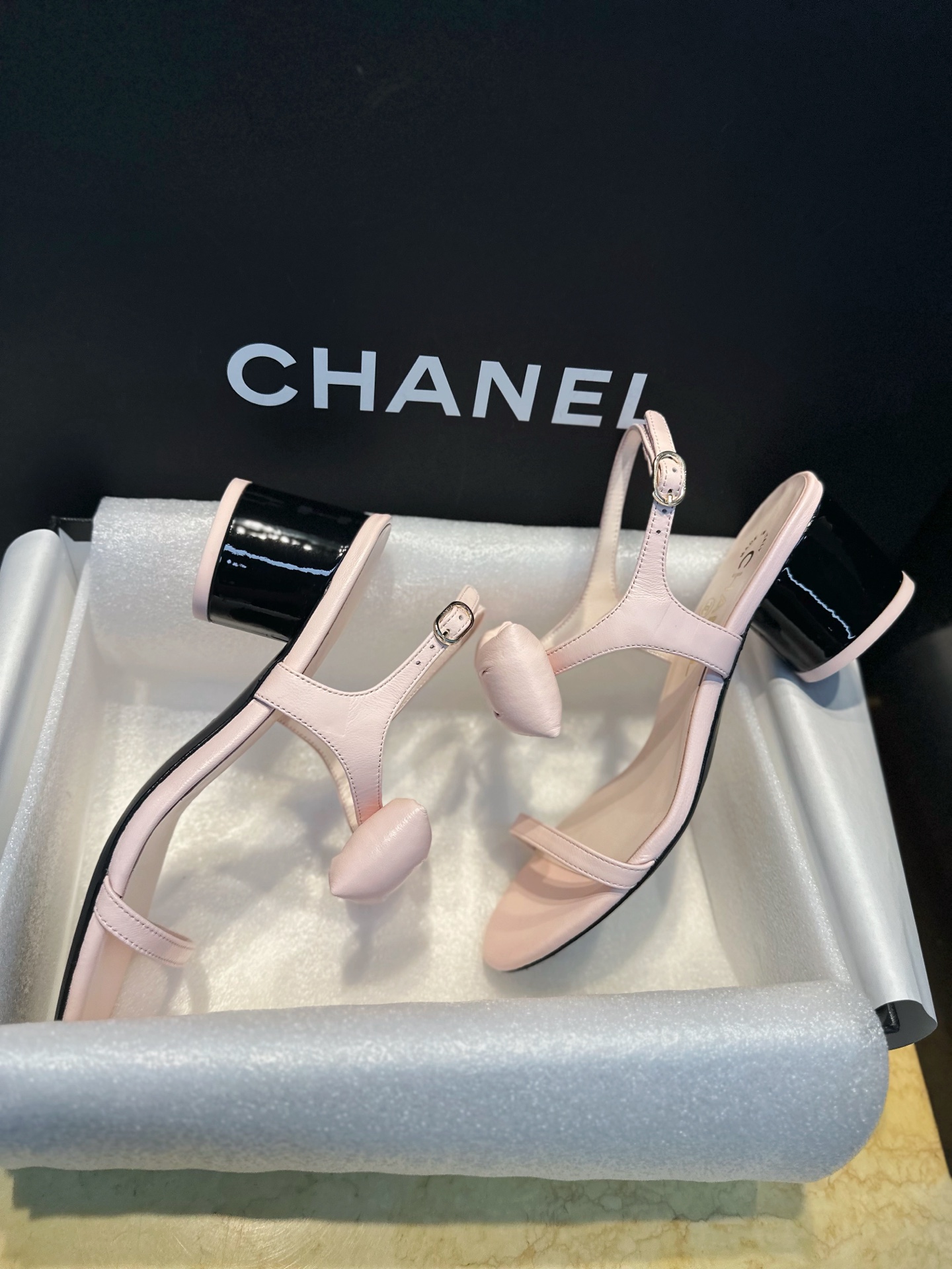 Bagsaaa Ch**el Sandals G46192 light pink
