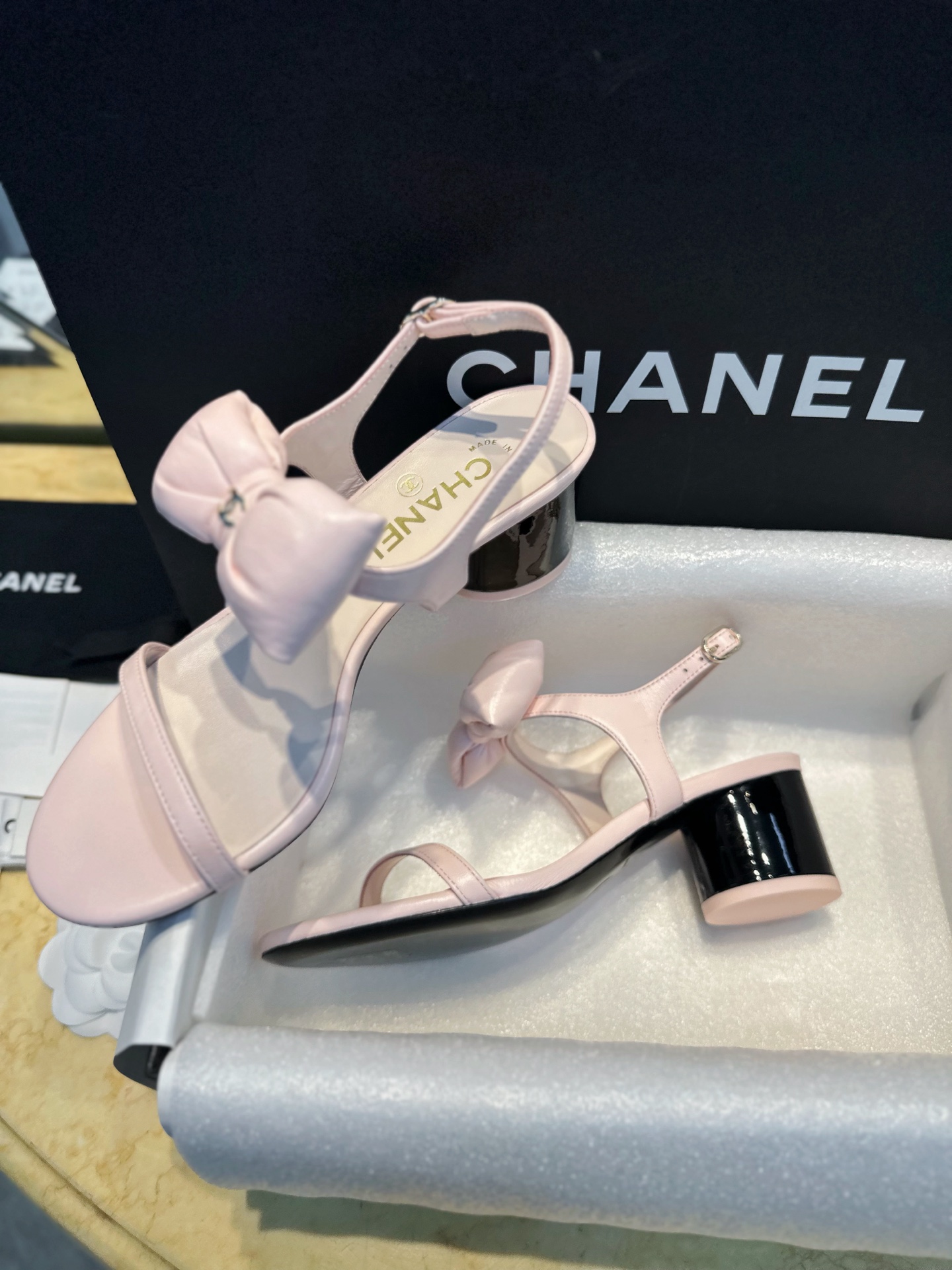Bagsaaa Ch**el Sandals G46192 light pink