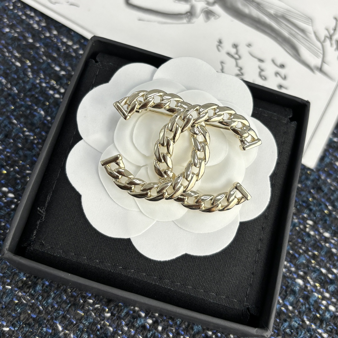 Bagsaaa Ch**el Brooch 01