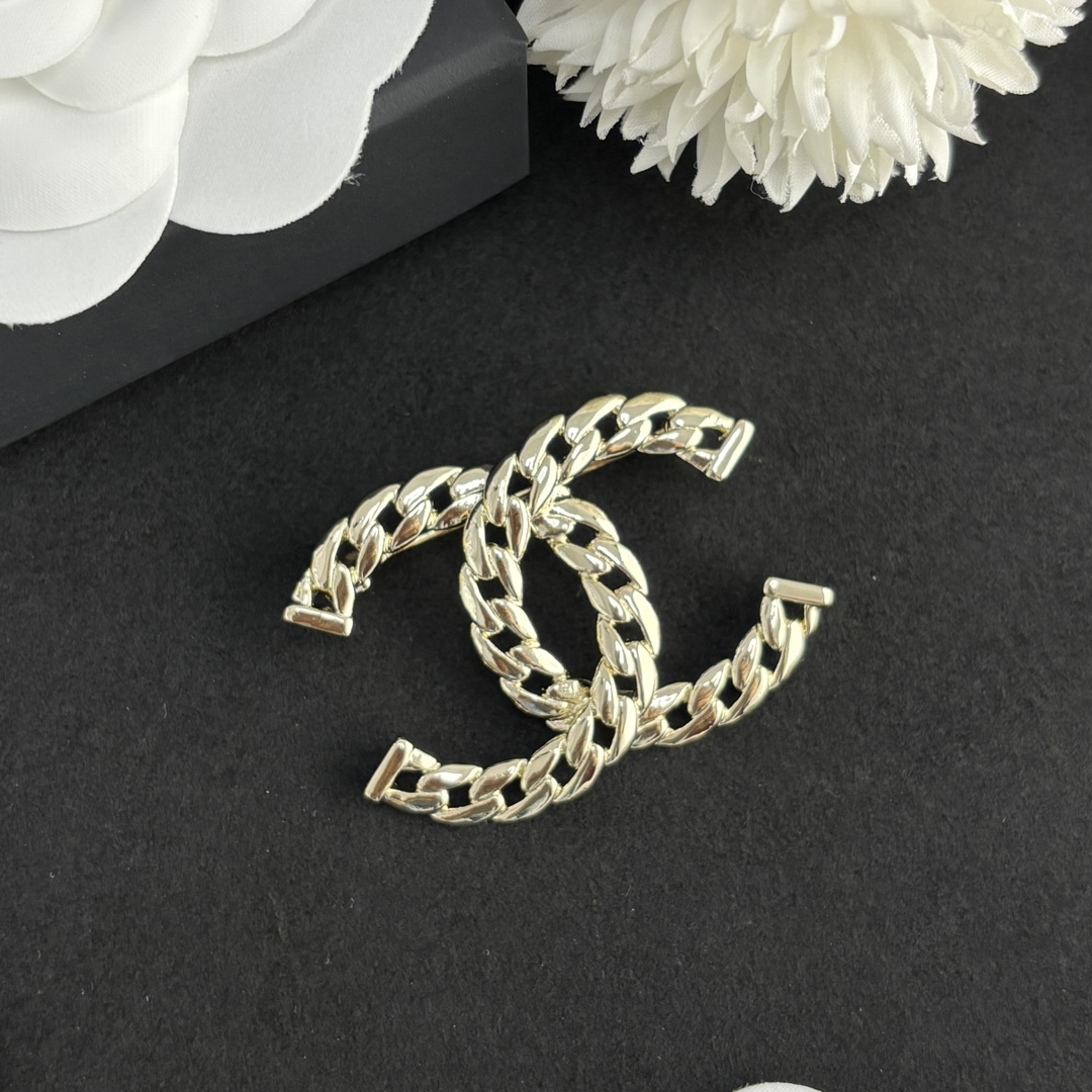 Bagsaaa Ch**el Brooch 01