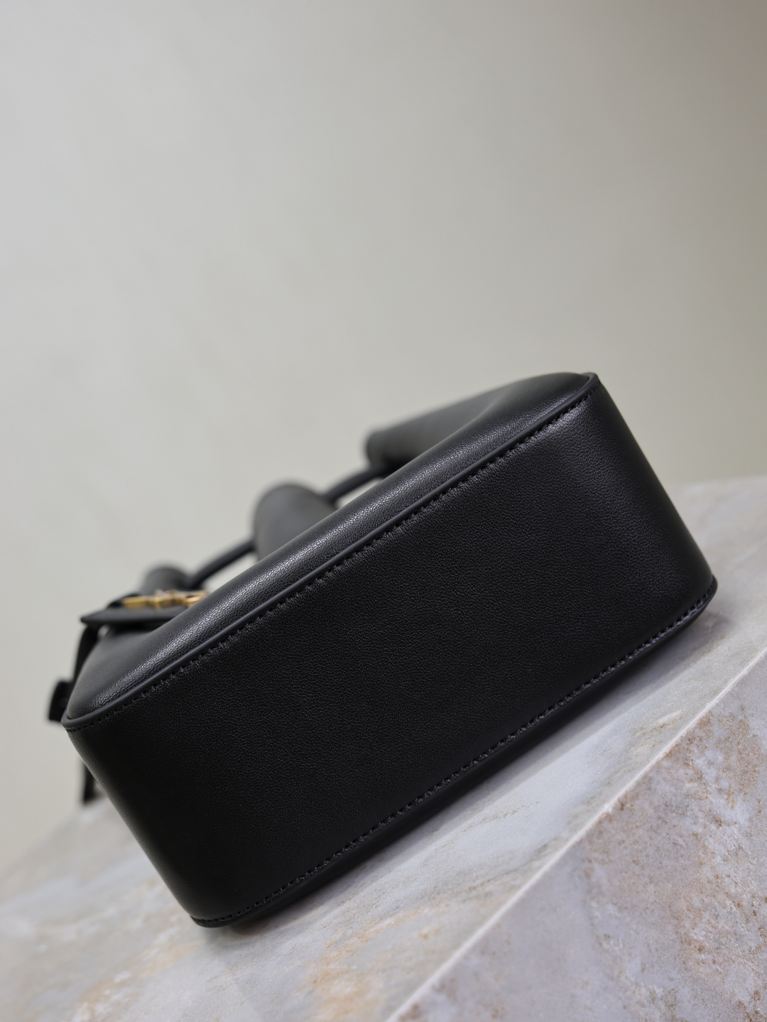 Bagsaaa Y51 Bucket Bag In Leather 817386 Black - 24cm