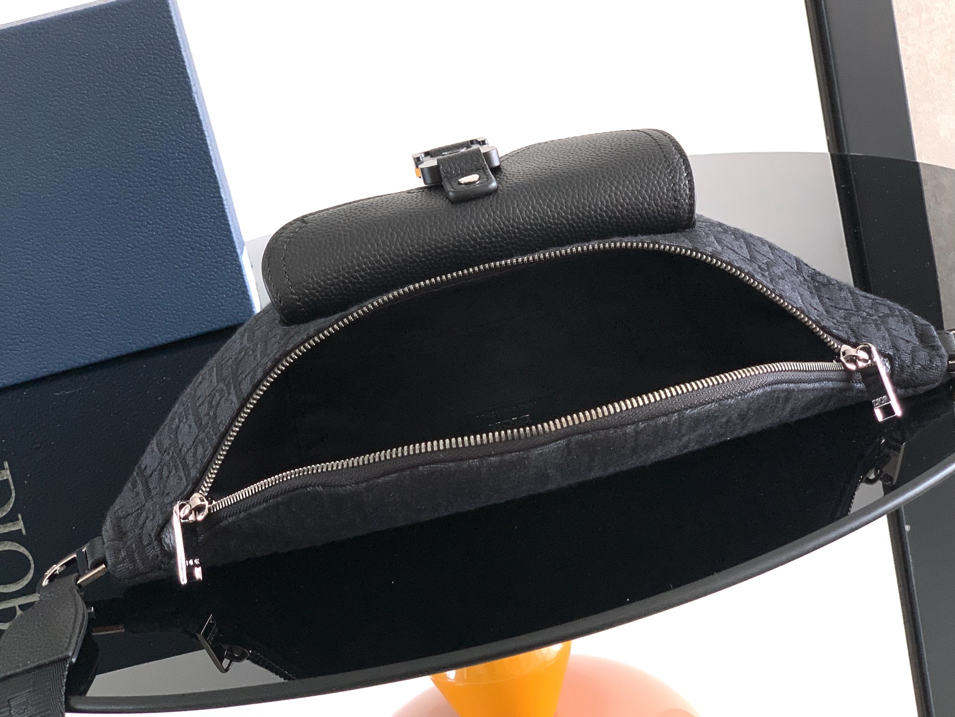 Bagsaaa D10r Saddle Belt Bag Beige and Black D10r Oblique Jacquard with Black Grained Calfskin - 39cm