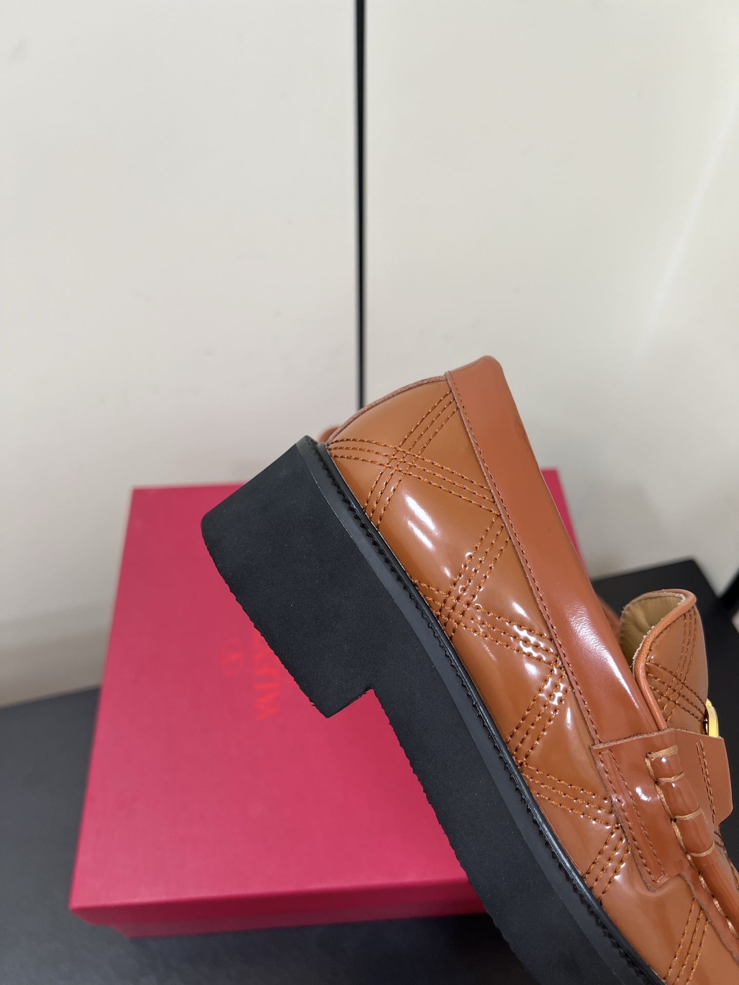 Bagsaaa Va1e*ntin0 Garavani VLogo Signature loafers brown