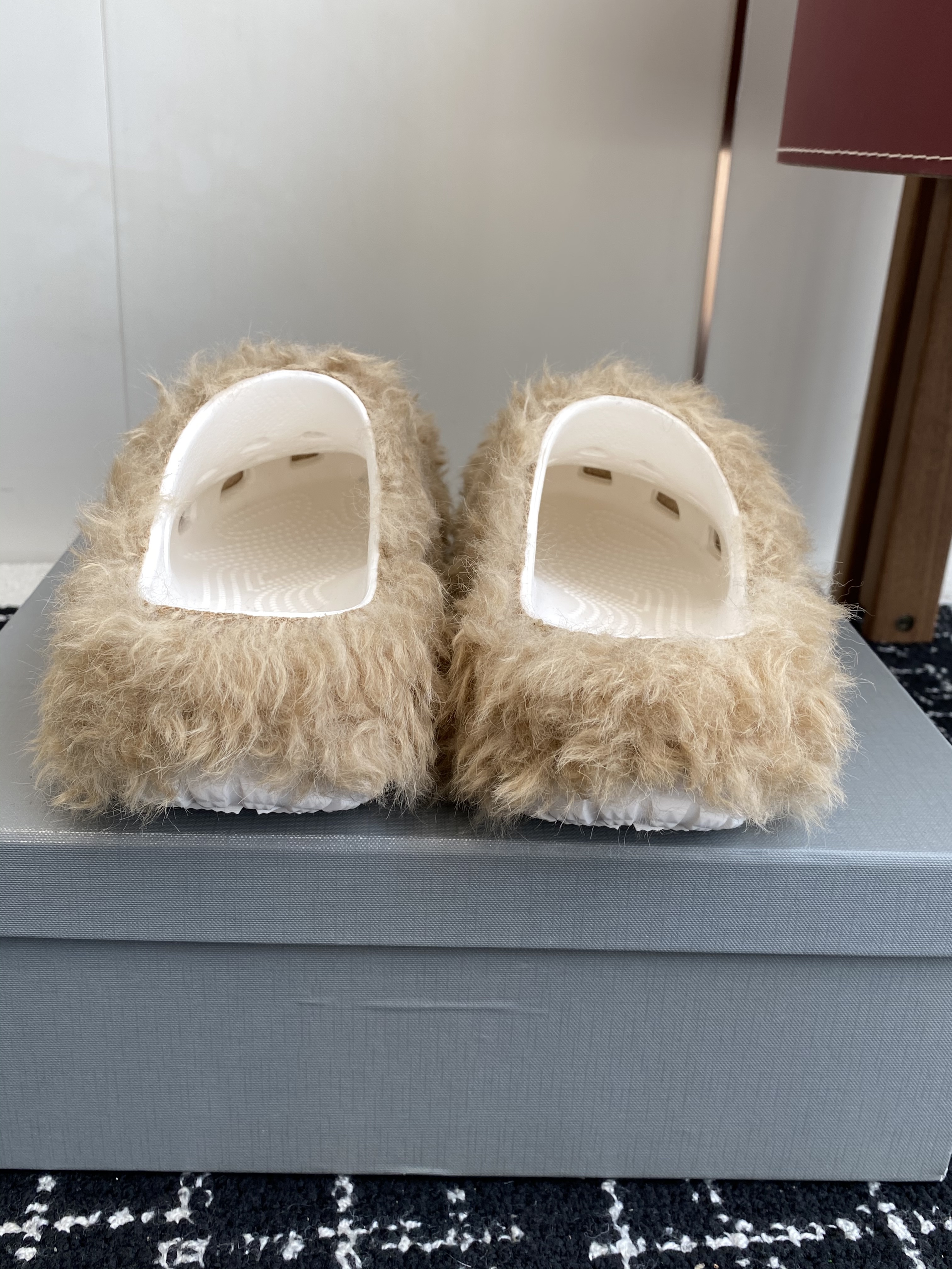 Bagsaaa Ba1en*iaga Faux Fur Mule Cr0c5 Slippers beige