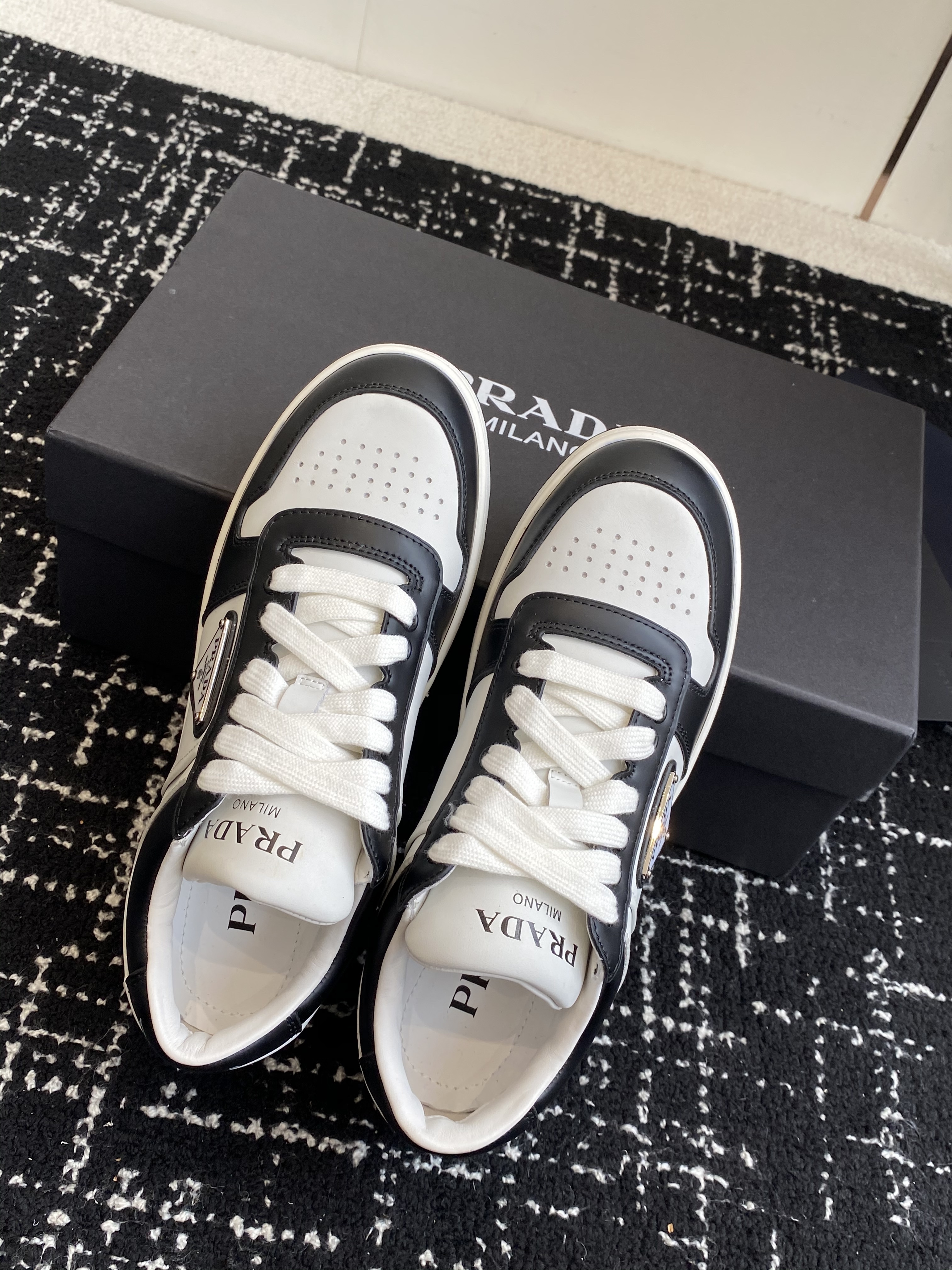 Bagsaaa Pra*a Downtown leather sneakers black