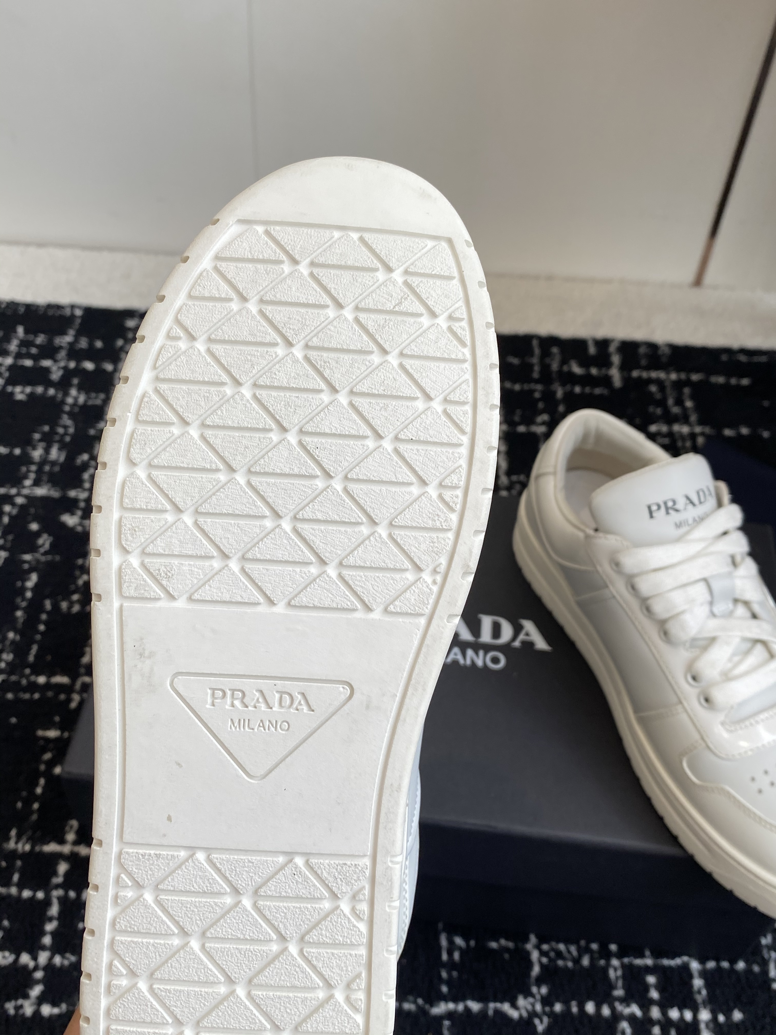 Bagsaaa Pra*a Downtown leather sneakers white
