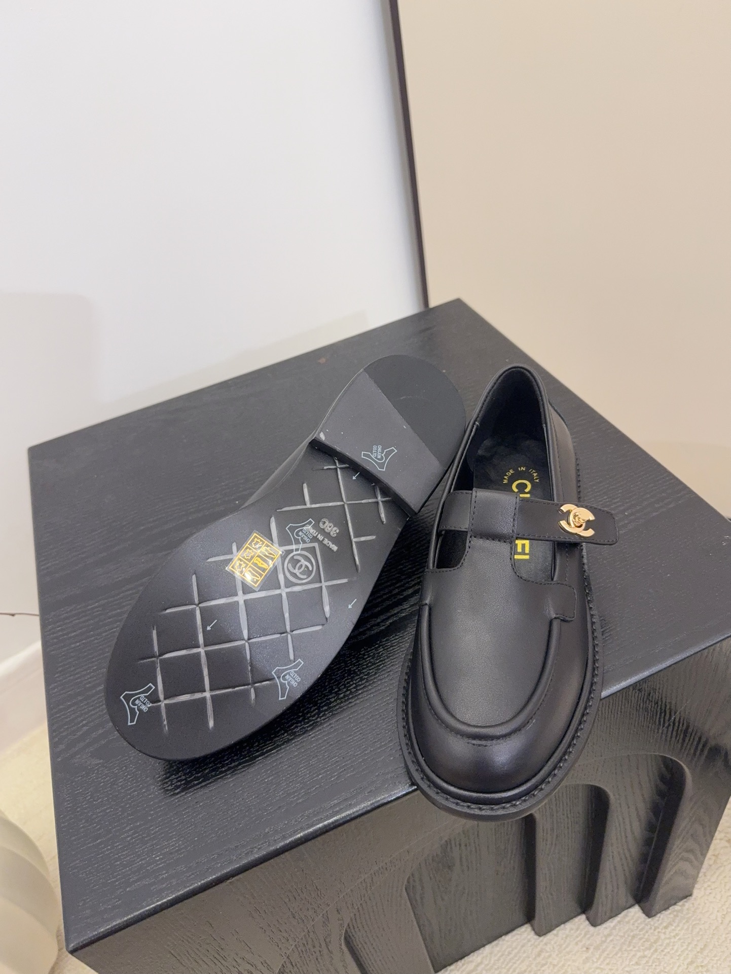 Bagsaaa Ch**el Mocassins G46799 black