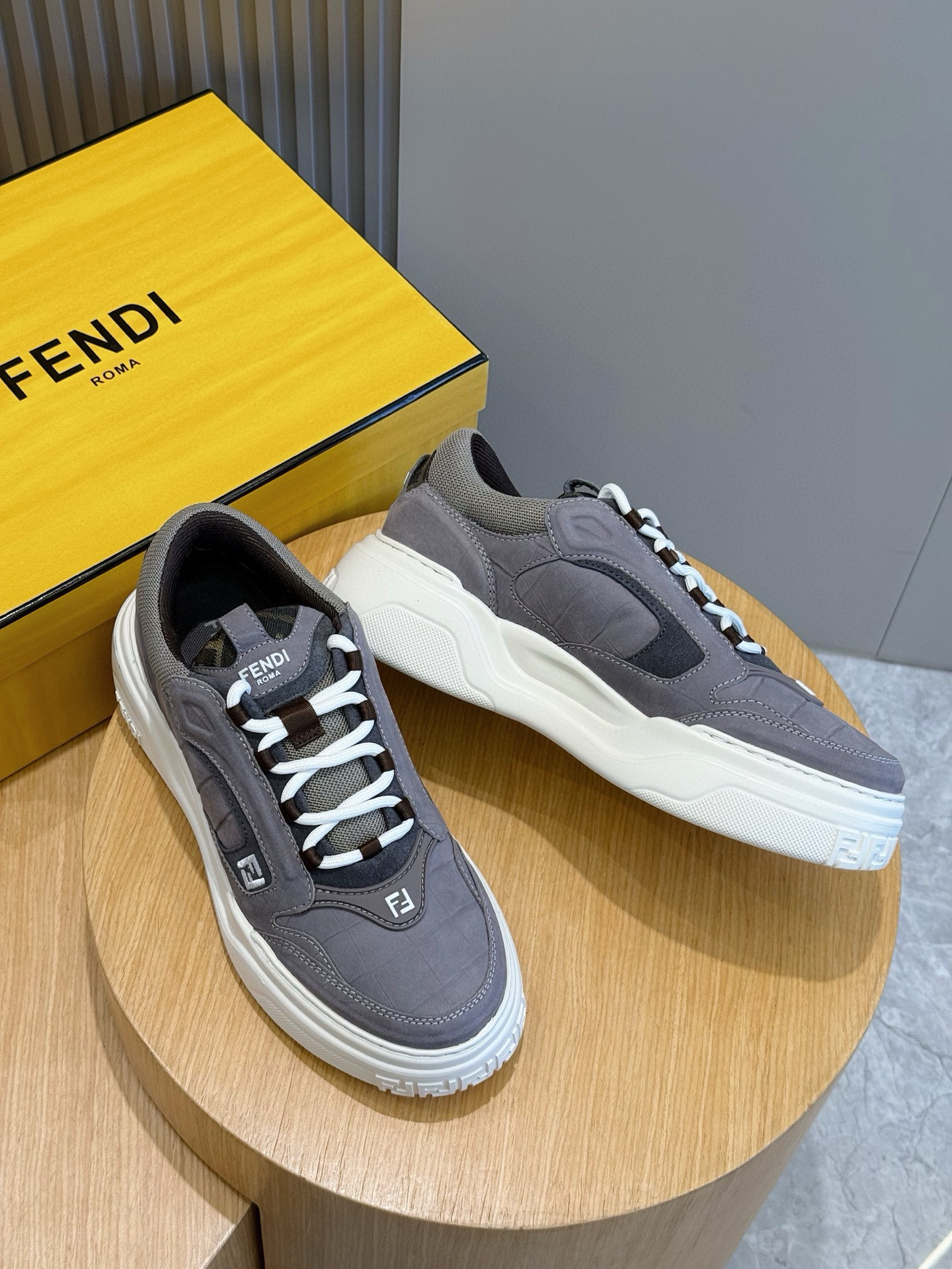 Bagsaaa F**di Force sneakers gray