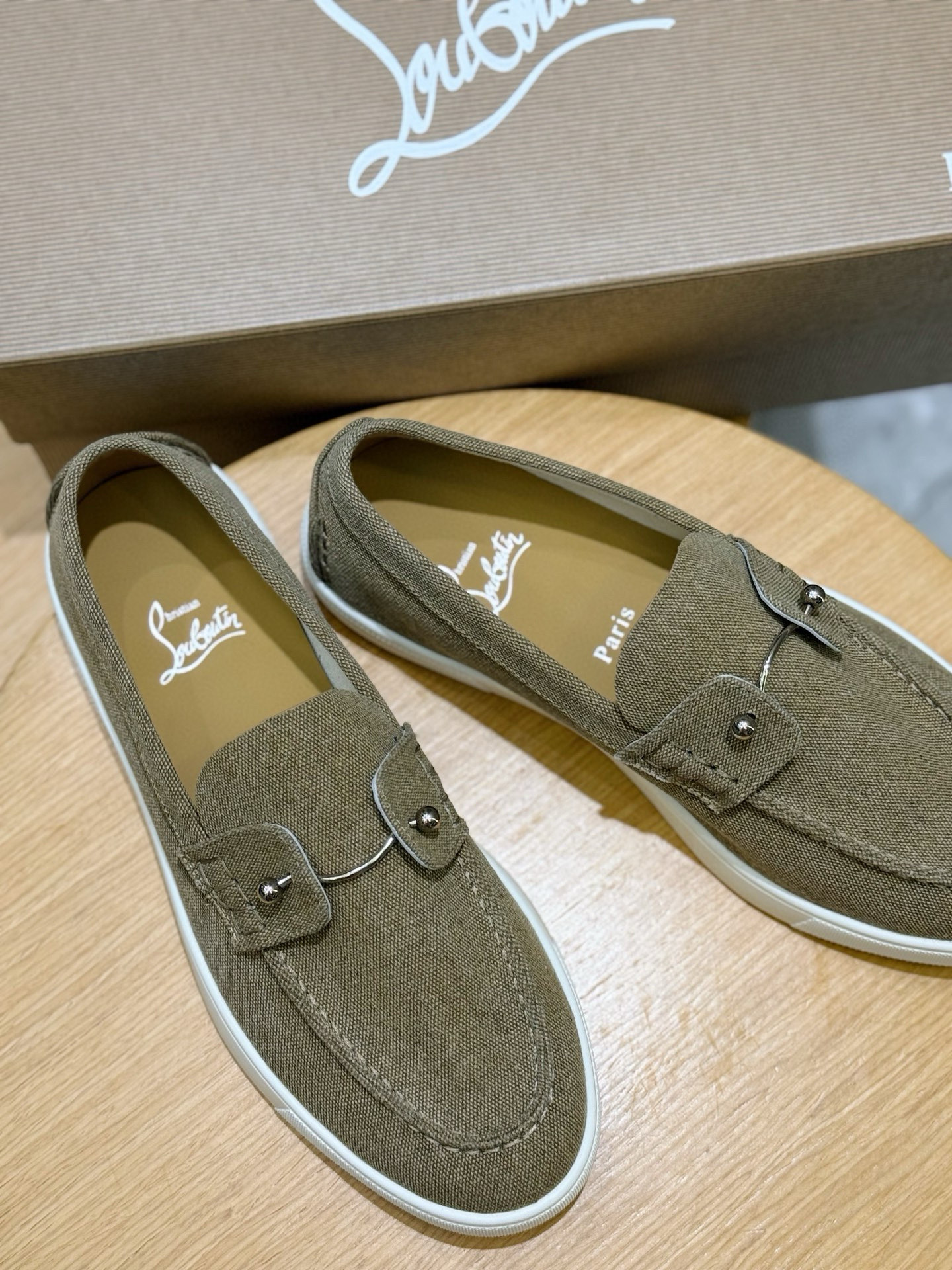 Bagsaaa Chr1st1an Louboutin Chambeliboat loafers beige