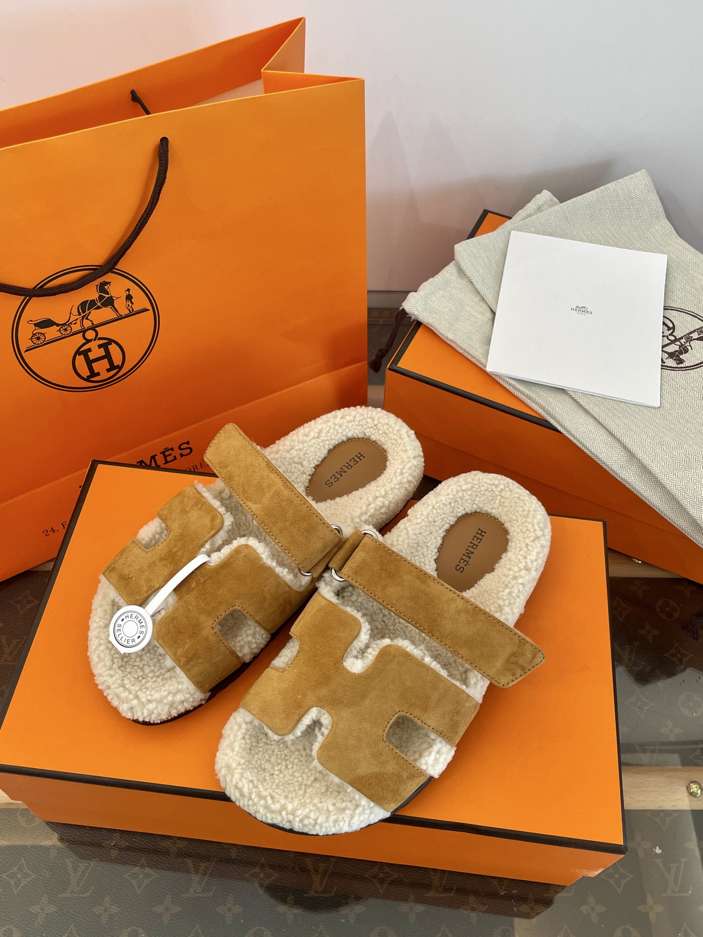 Bagsaaa H**me5 Chypre sandal brown & shearling