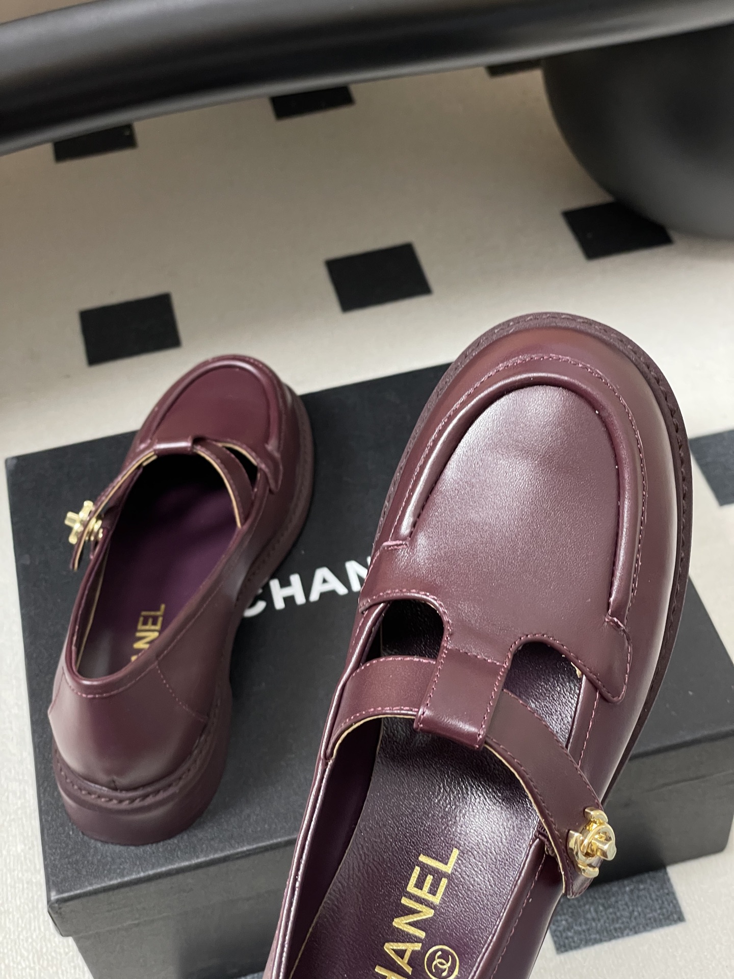 Bagsaaa Ch**el Mocassins G46799 burgundy