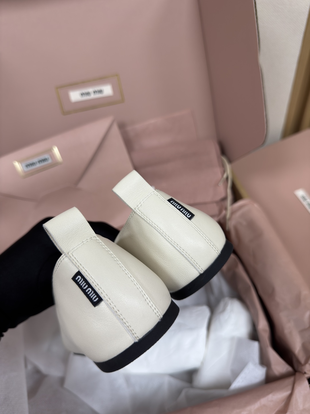 Bagsaaa Miu Miu leather ballerina shoes white