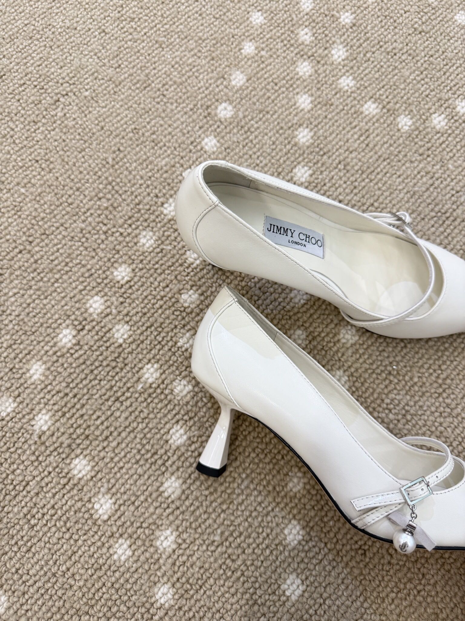 Bagsaaa J1m*y Ch00 pumps in white