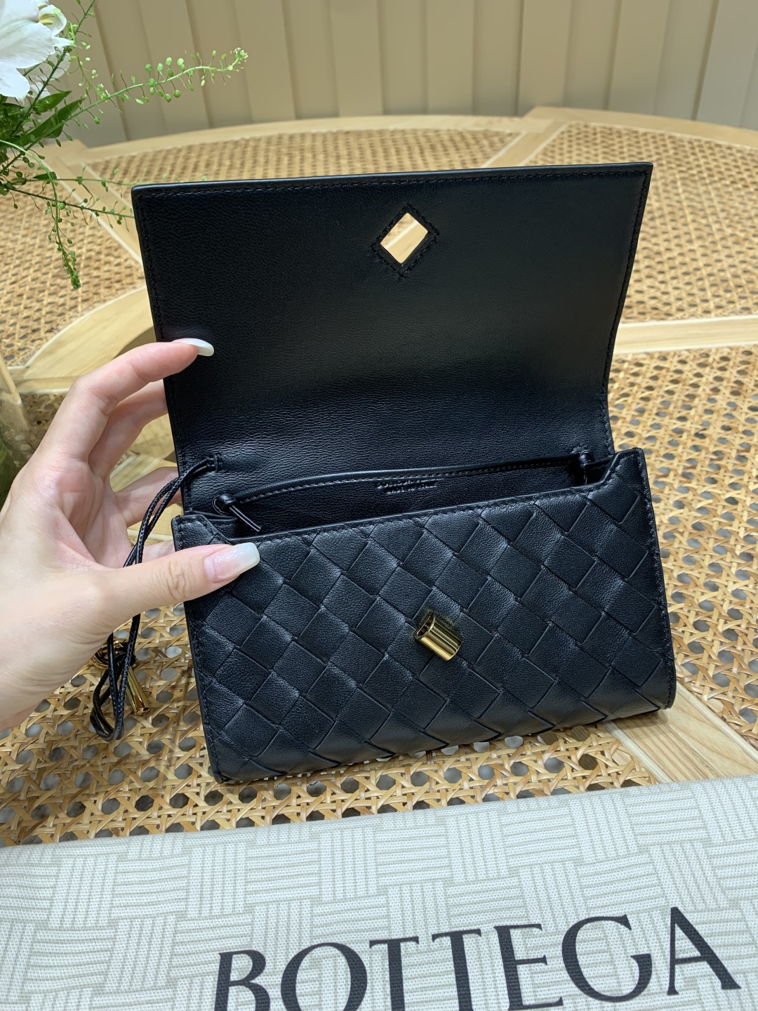 Bagsaaa B0tt*ga Ven*ta Andiamo Pouch 836940 black - 19cm