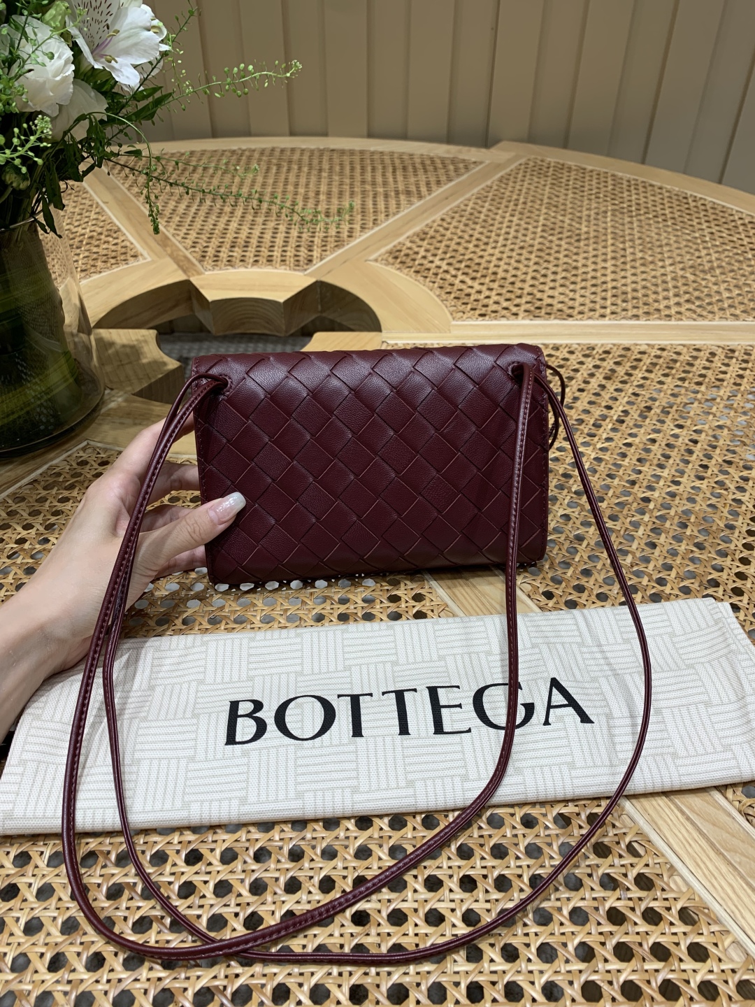 Bagsaaa B0tt*ga Ven*ta Andiamo Pouch 836940 red - 19cm