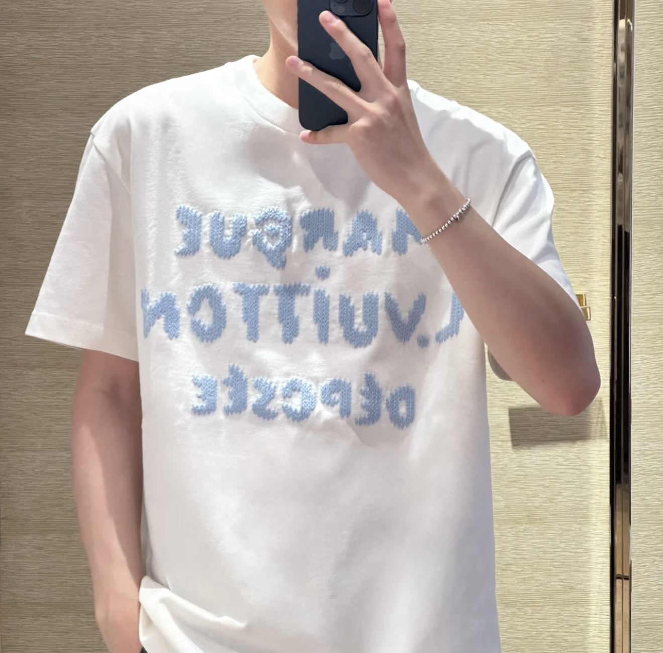Bagsaaa L0vis Vvtt0n Embroidered Signature T-Shirt in white