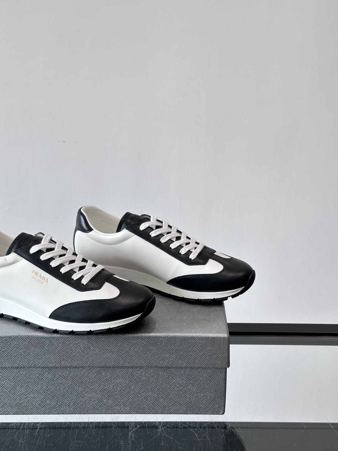 Bagsaaa Pra*a Downtown low-top sneakers in white and black