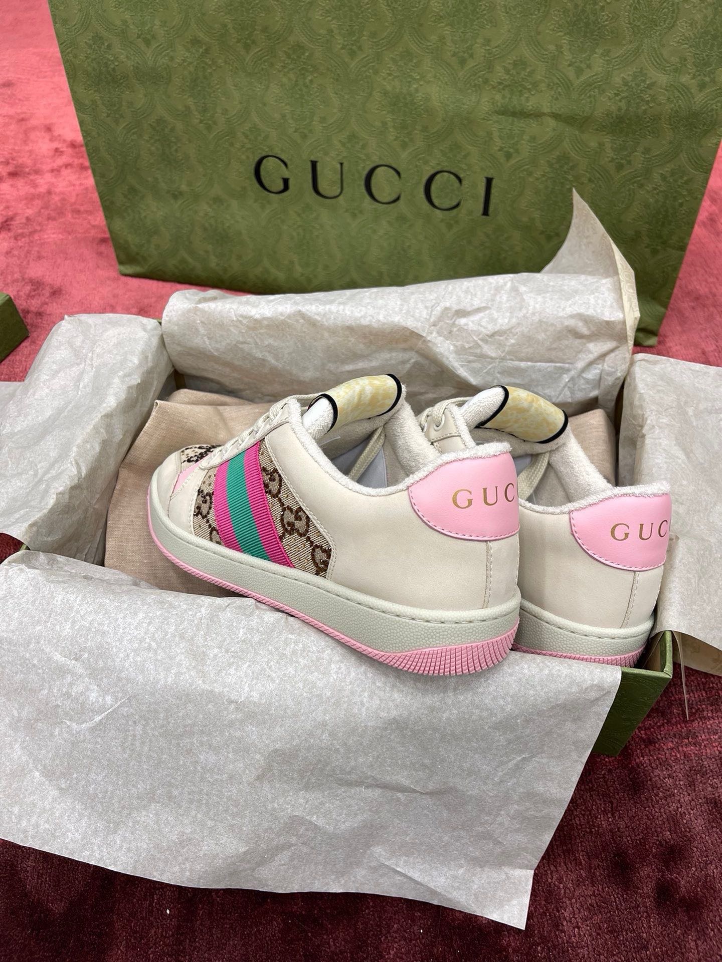 Bagsaaa Gvc*1 Screener sneaker in beige and ebony GG canvas with pink
