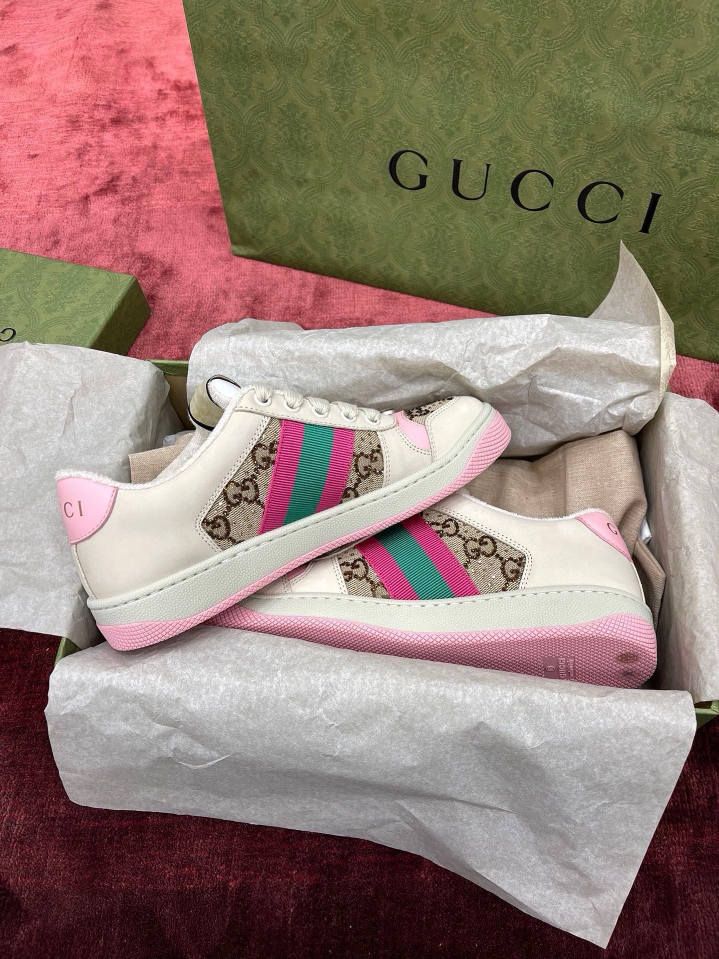 Bagsaaa Gvc*1 Screener sneaker in beige and ebony GG canvas with pink