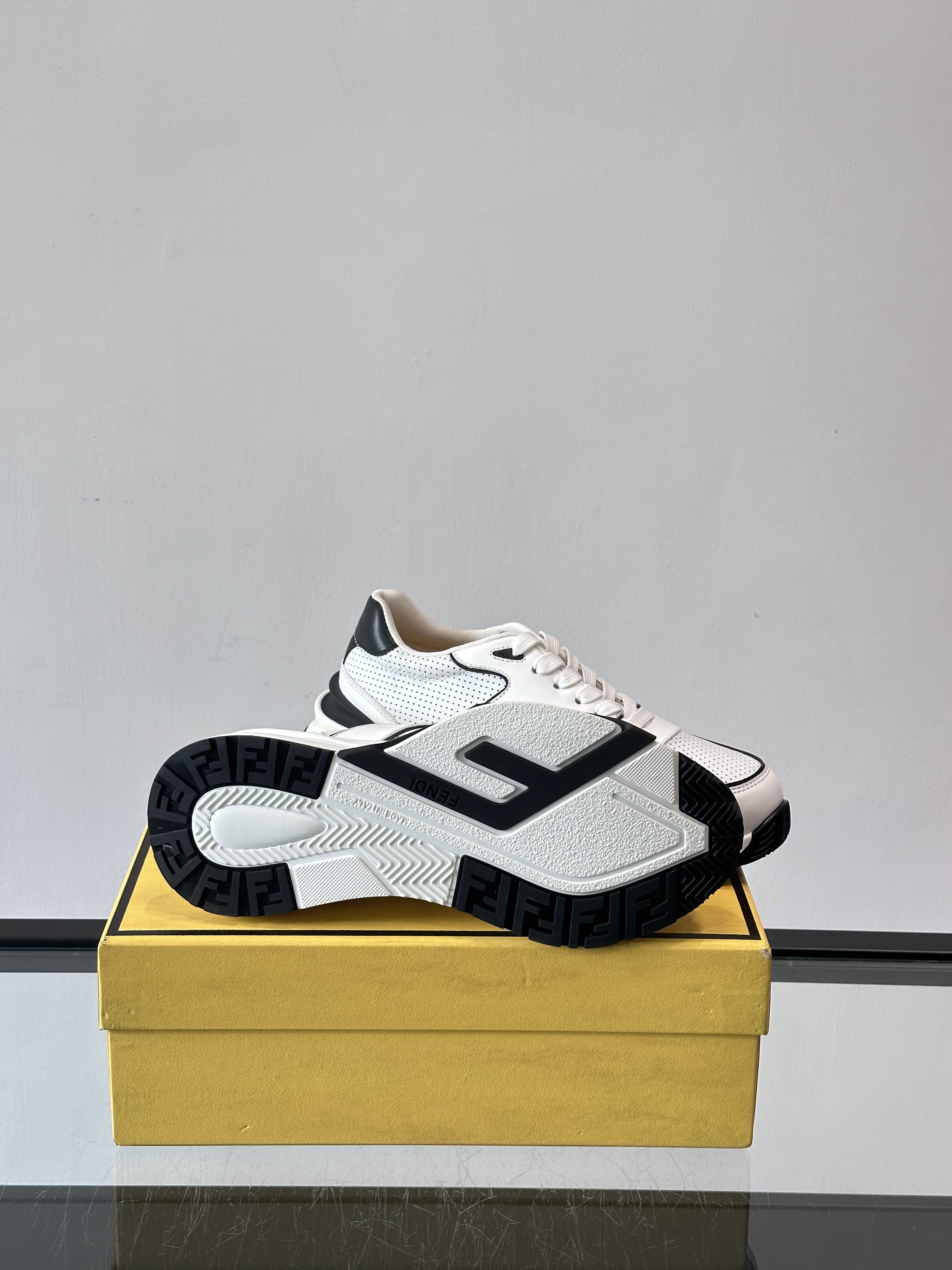 Bagsaaa F**di Flow sneaker white