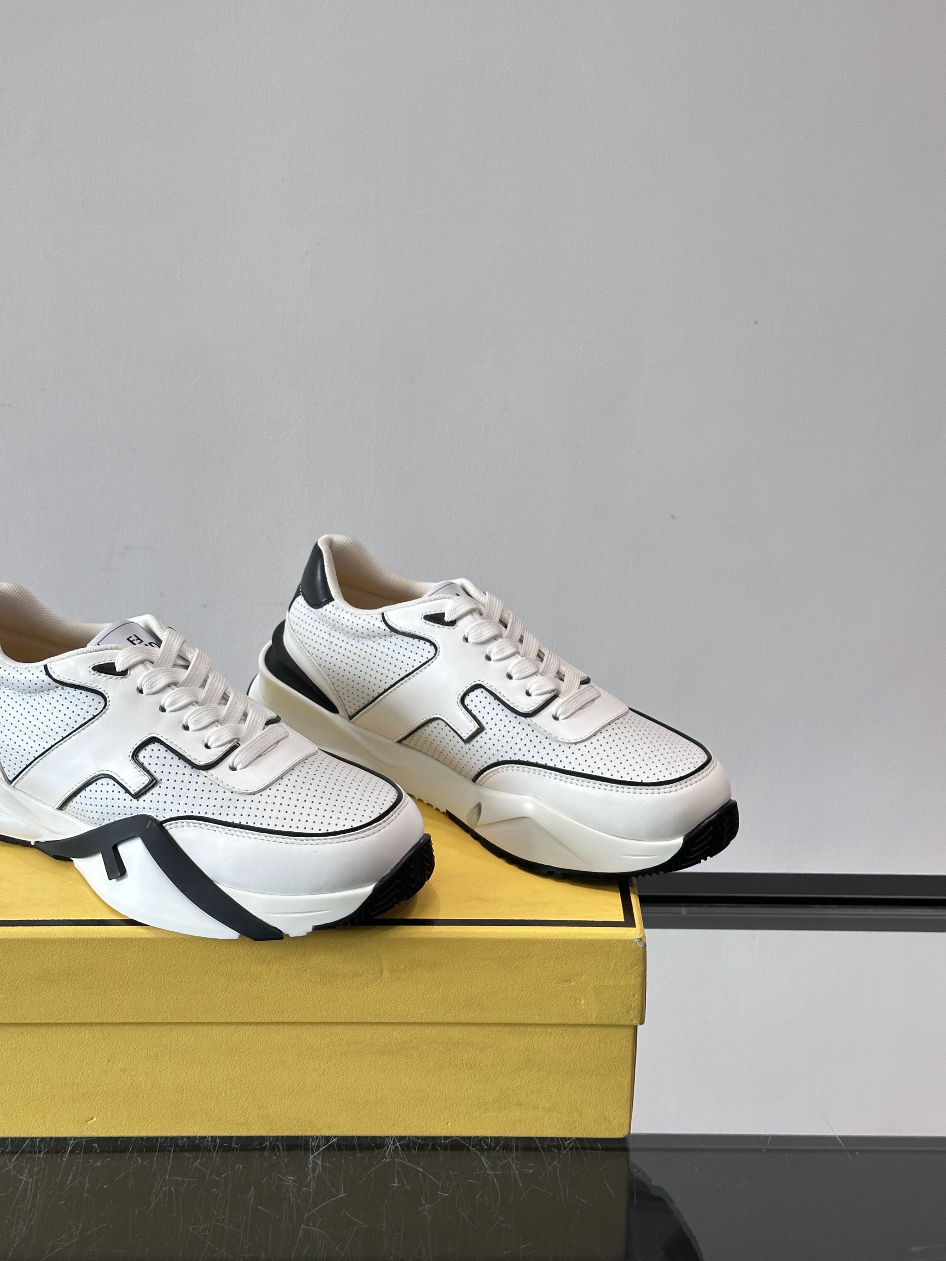 Bagsaaa F**di Flow sneaker white