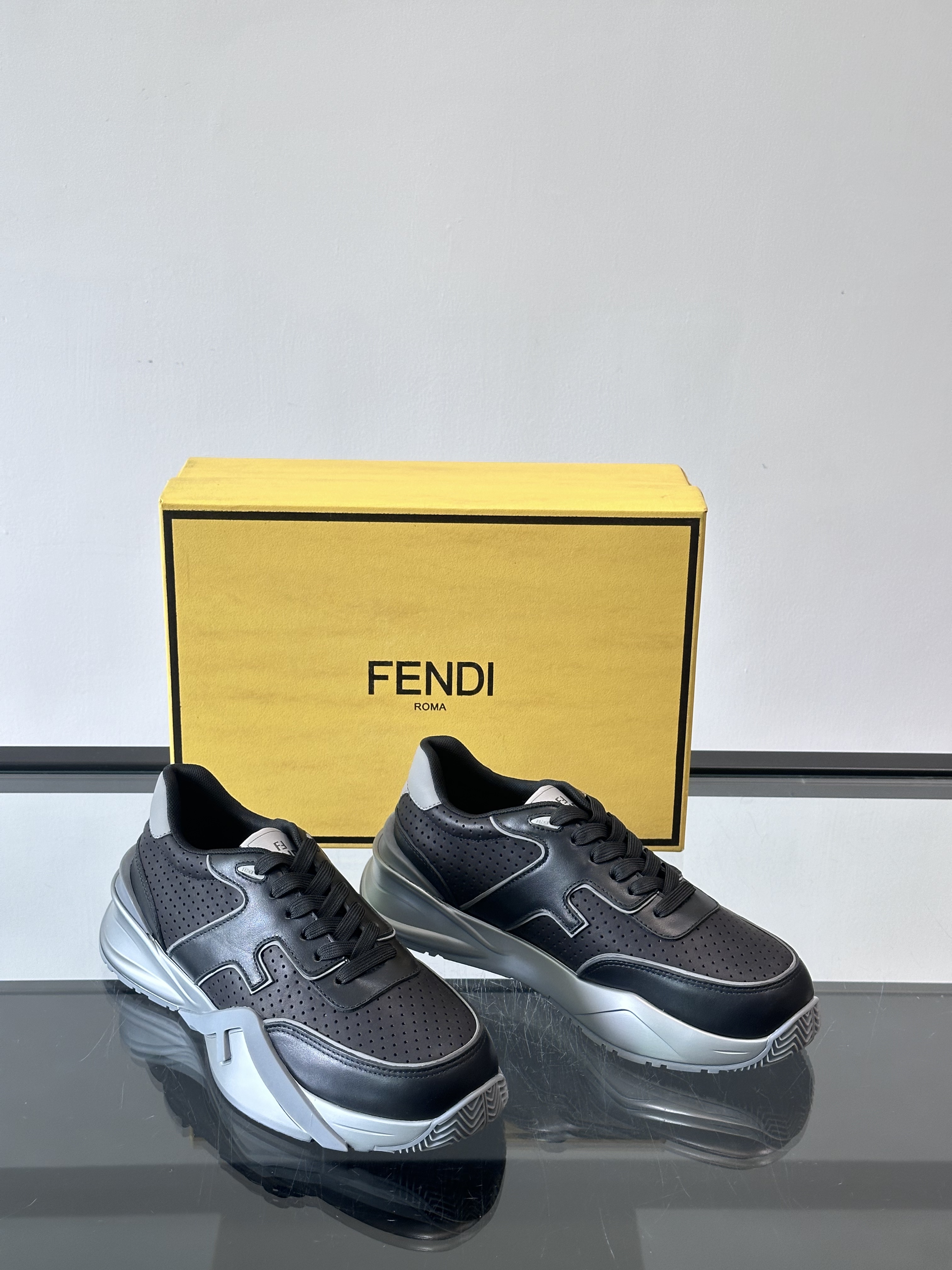 Bagsaaa F**di Flow sneaker black