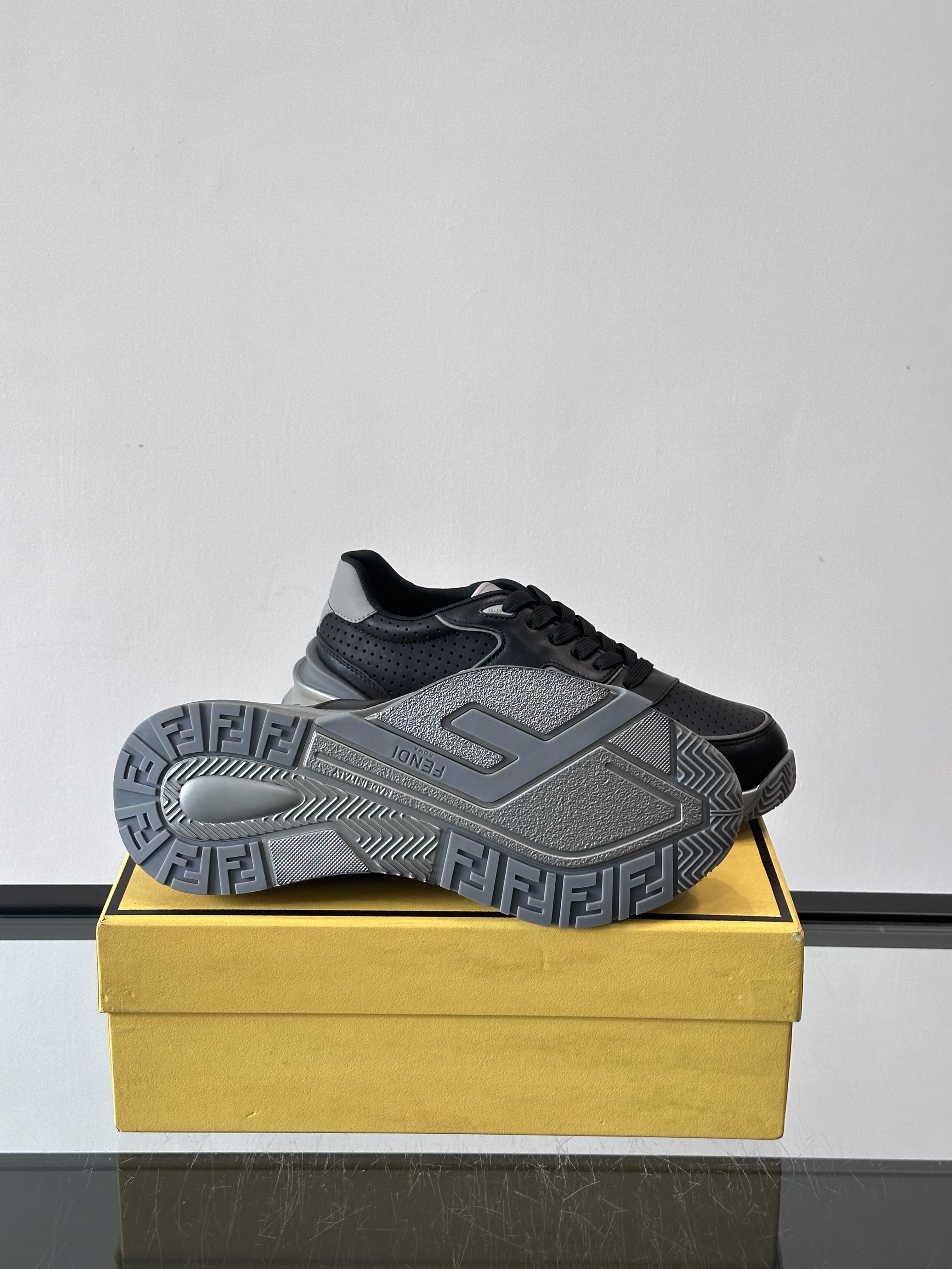 Bagsaaa F**di Flow sneaker black