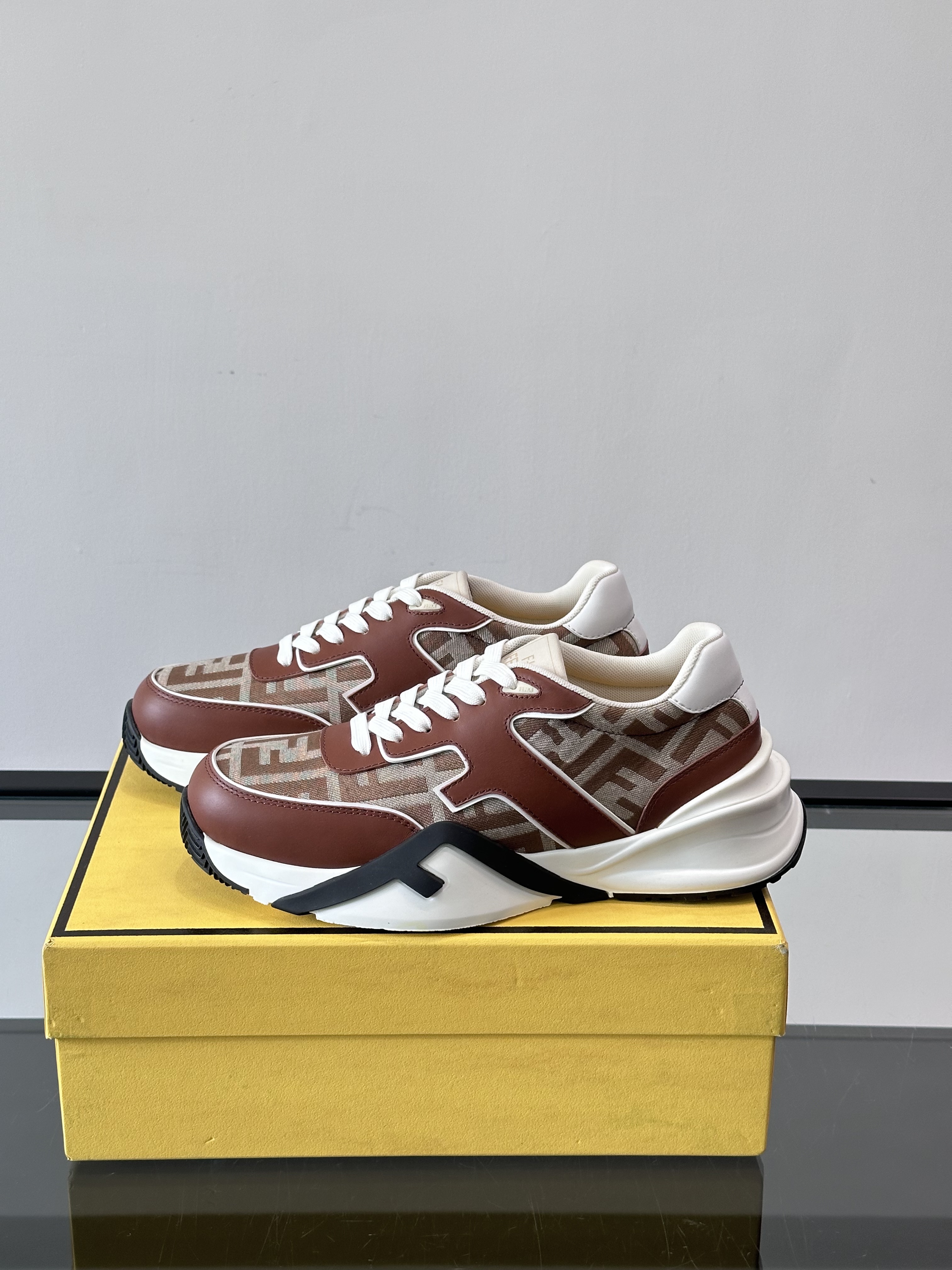 Bagsaaa F**di Flow sneaker brown