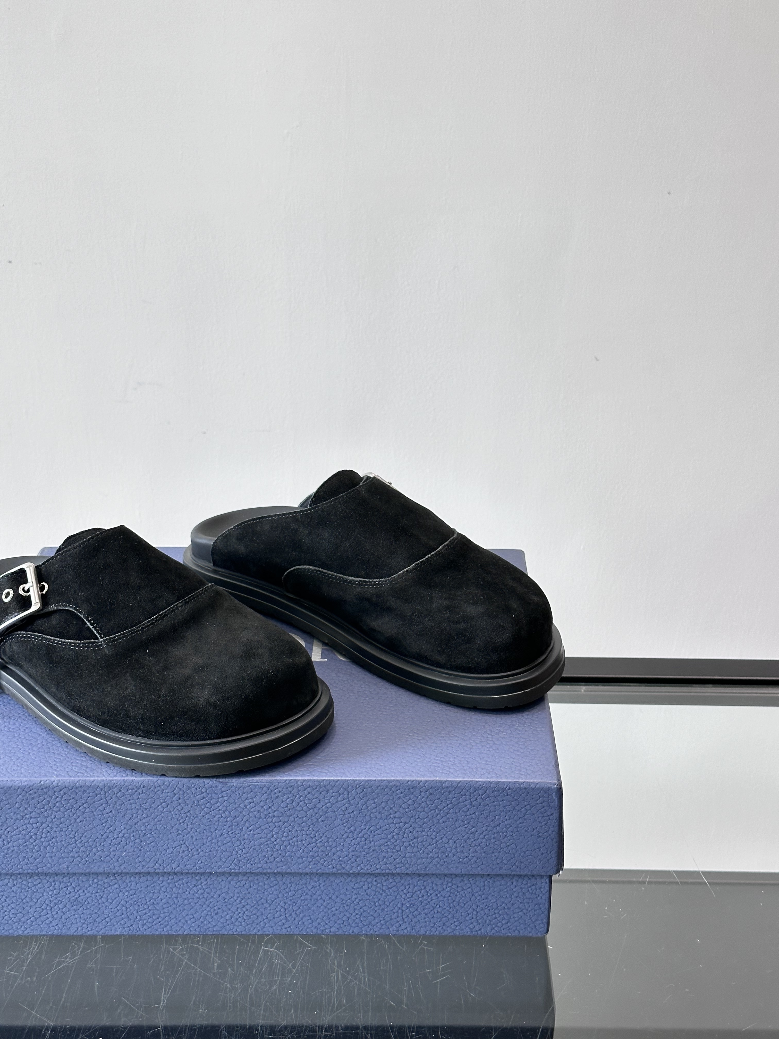 Bagsaaa D10r black mules with silver buckle