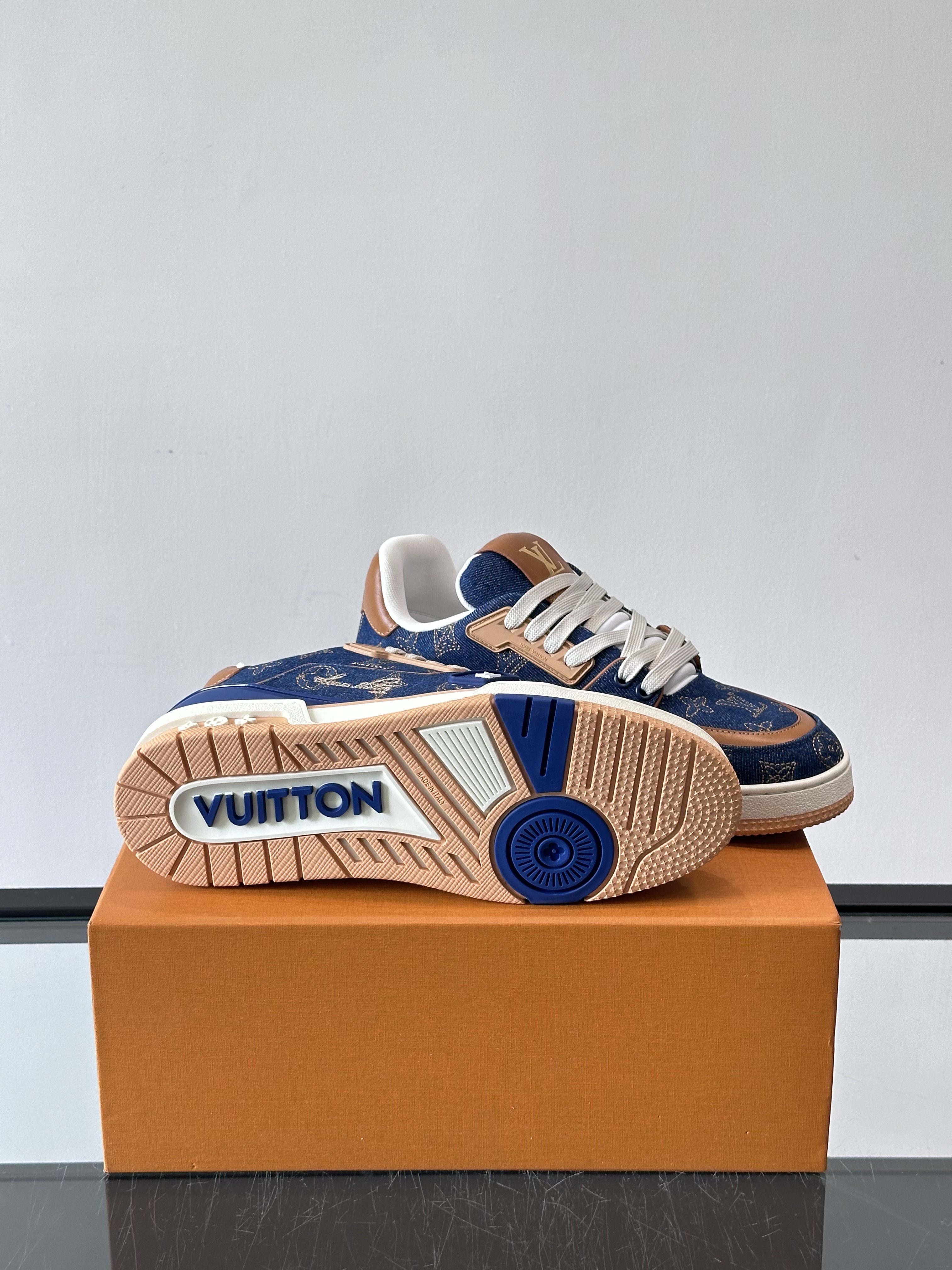 Bagsaaa LV Trainer Sneaker Blue