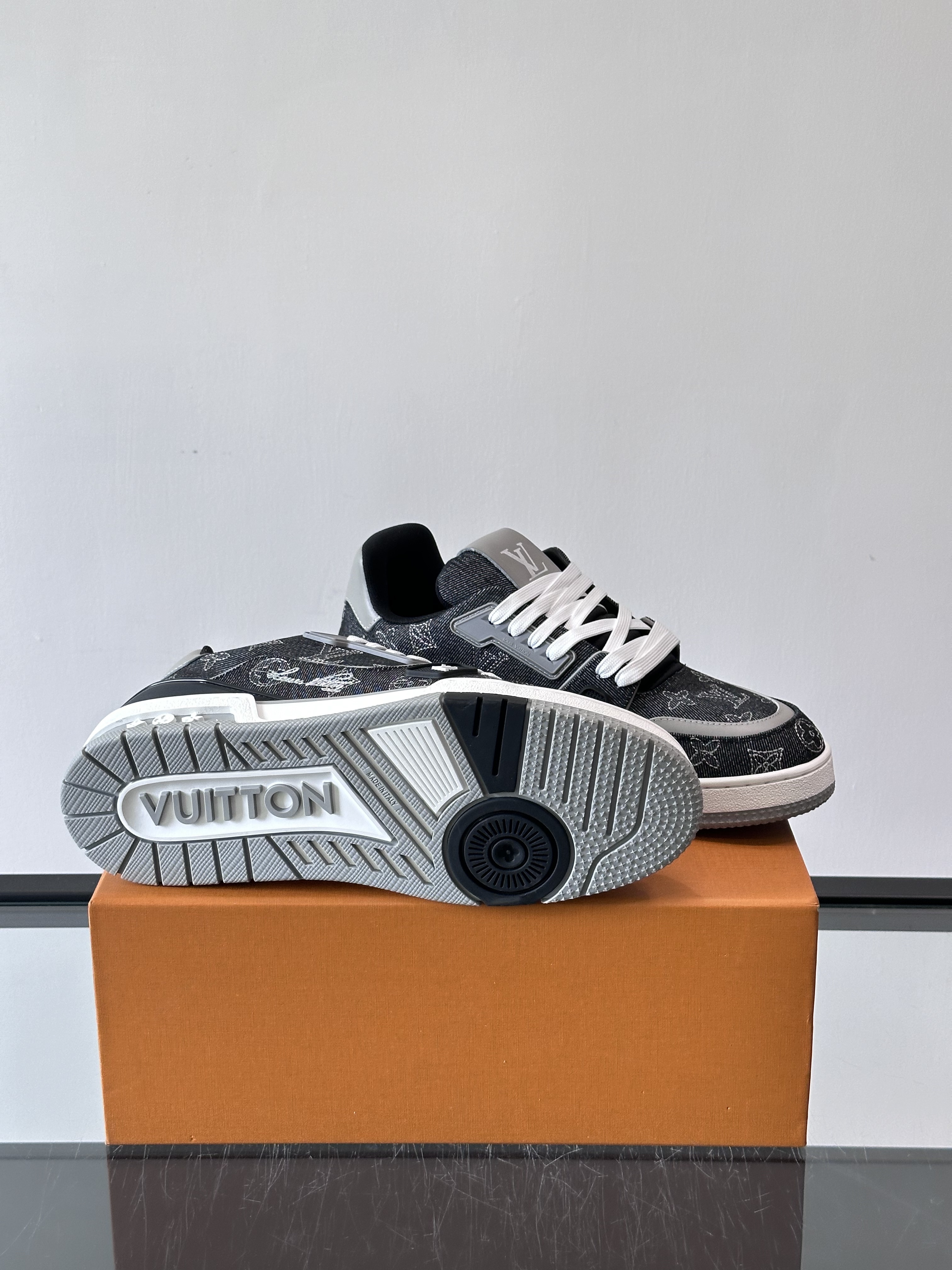 Bagsaaa LV Trainer Sneaker Black Denim