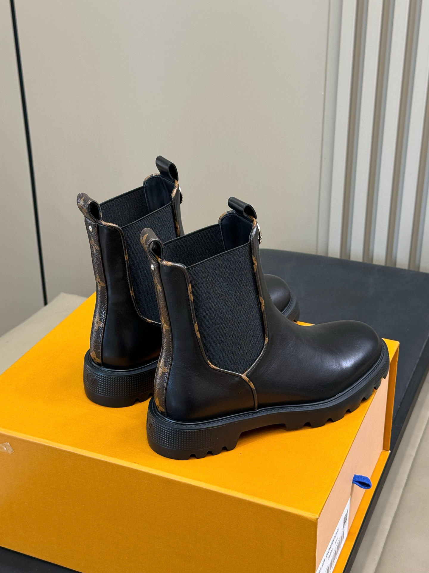 Bagsaaa LV District Chelsea Ankle Boot Black