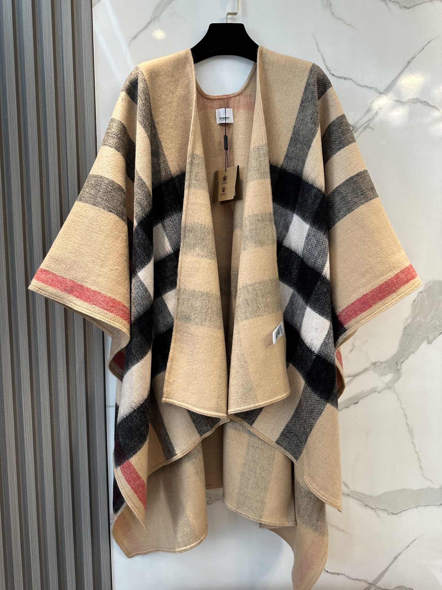 Bagsaaa Bv*b*rry Check Wool Cashmere Cape beige - 140*140cm