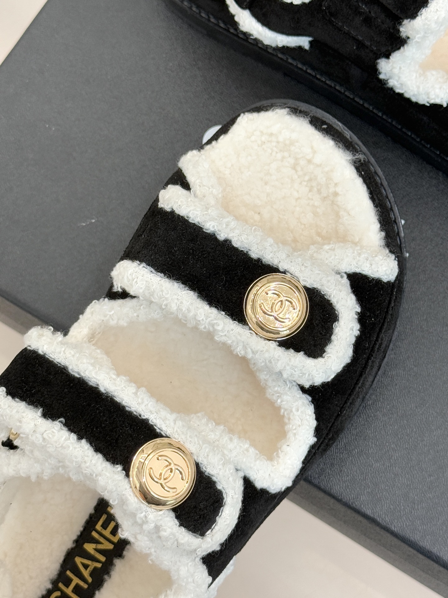 Bagsaaa Ch**el Dad sandals black white shearling