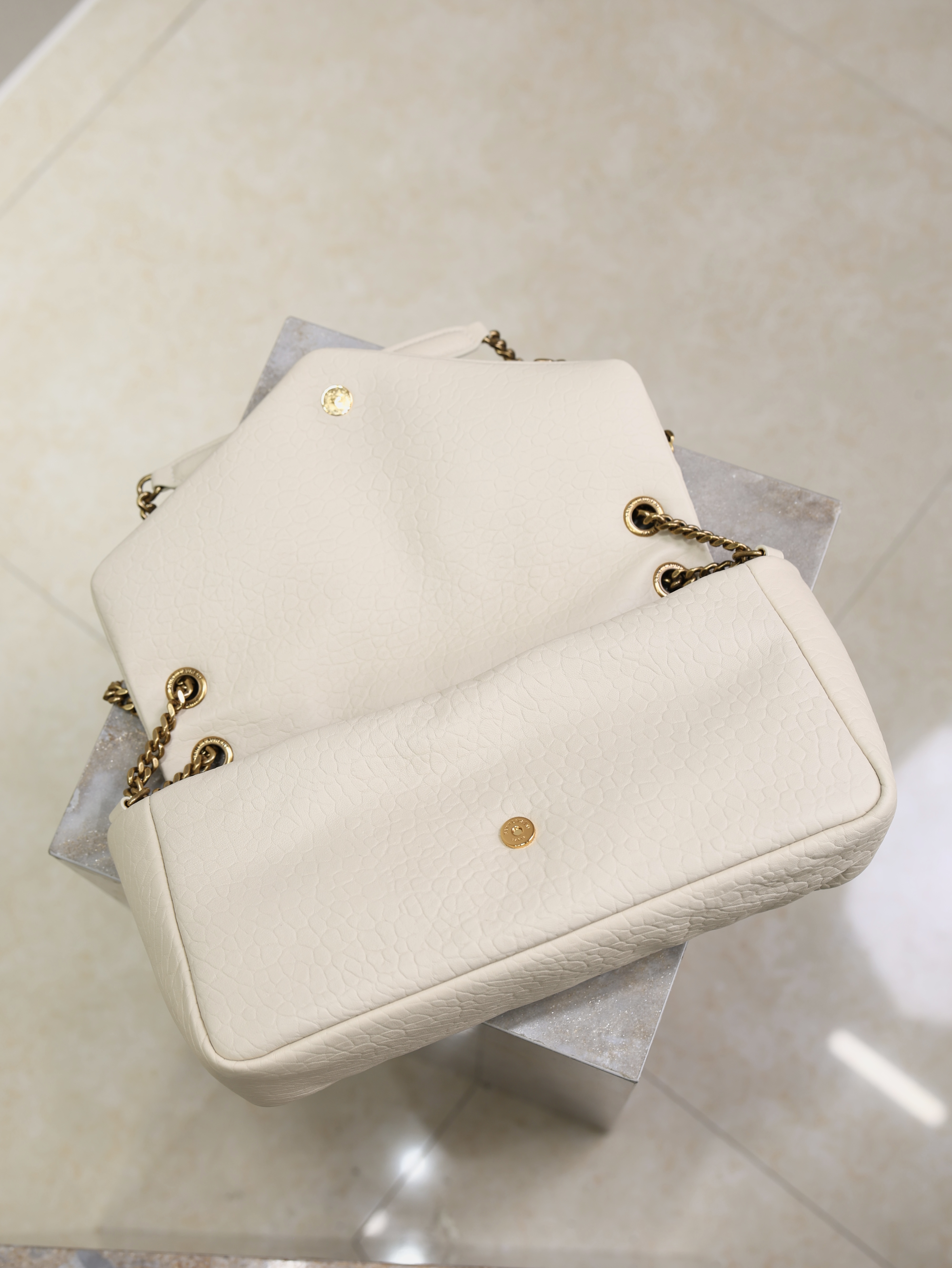 Bagsaaa Y51 Calypso Medium In Grained Lambskin 800916 Off White - 30cm