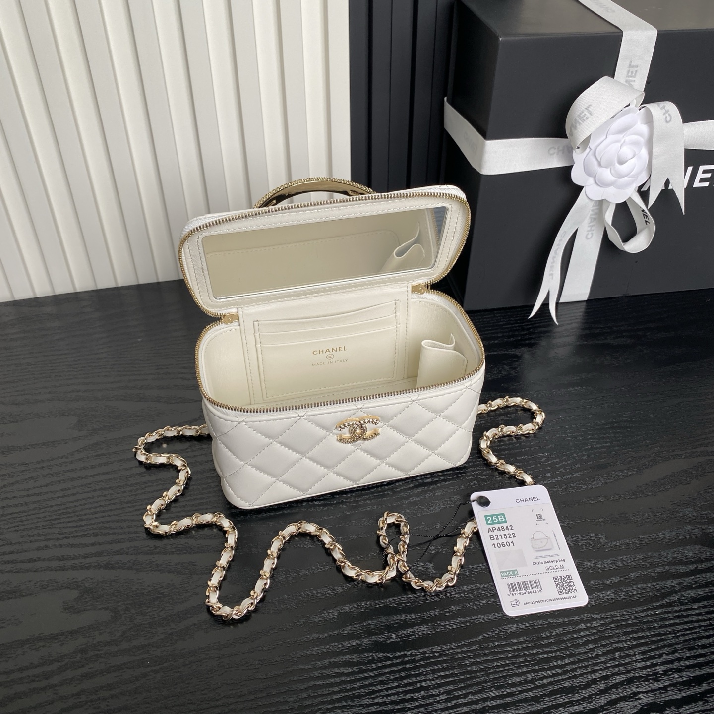 Bagsaaa Ch**el Long Vanity with Chain AP4842 White - 17cm