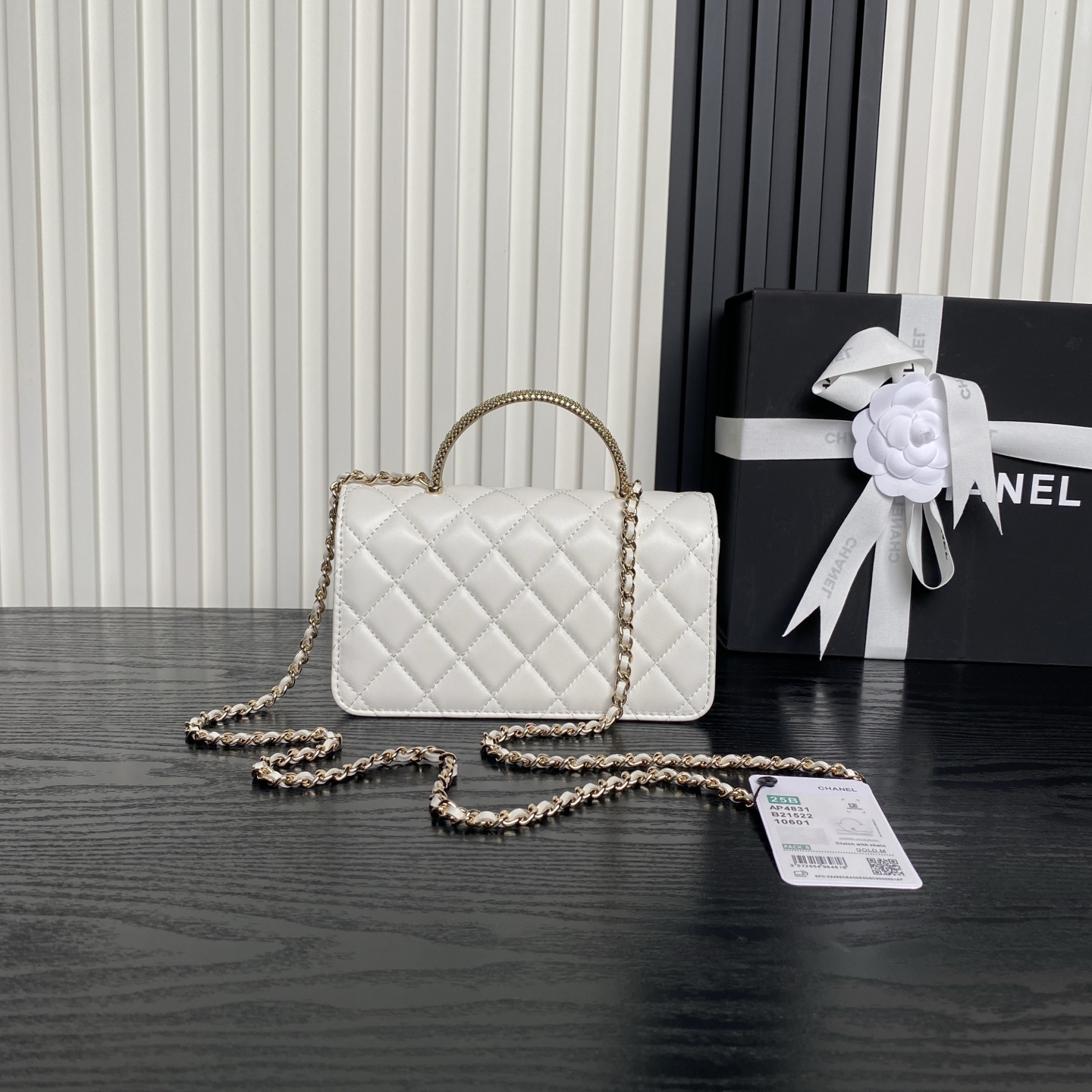 Bagsaaa Ch**el Clutch with chain AP4831 White - 18.5cm
