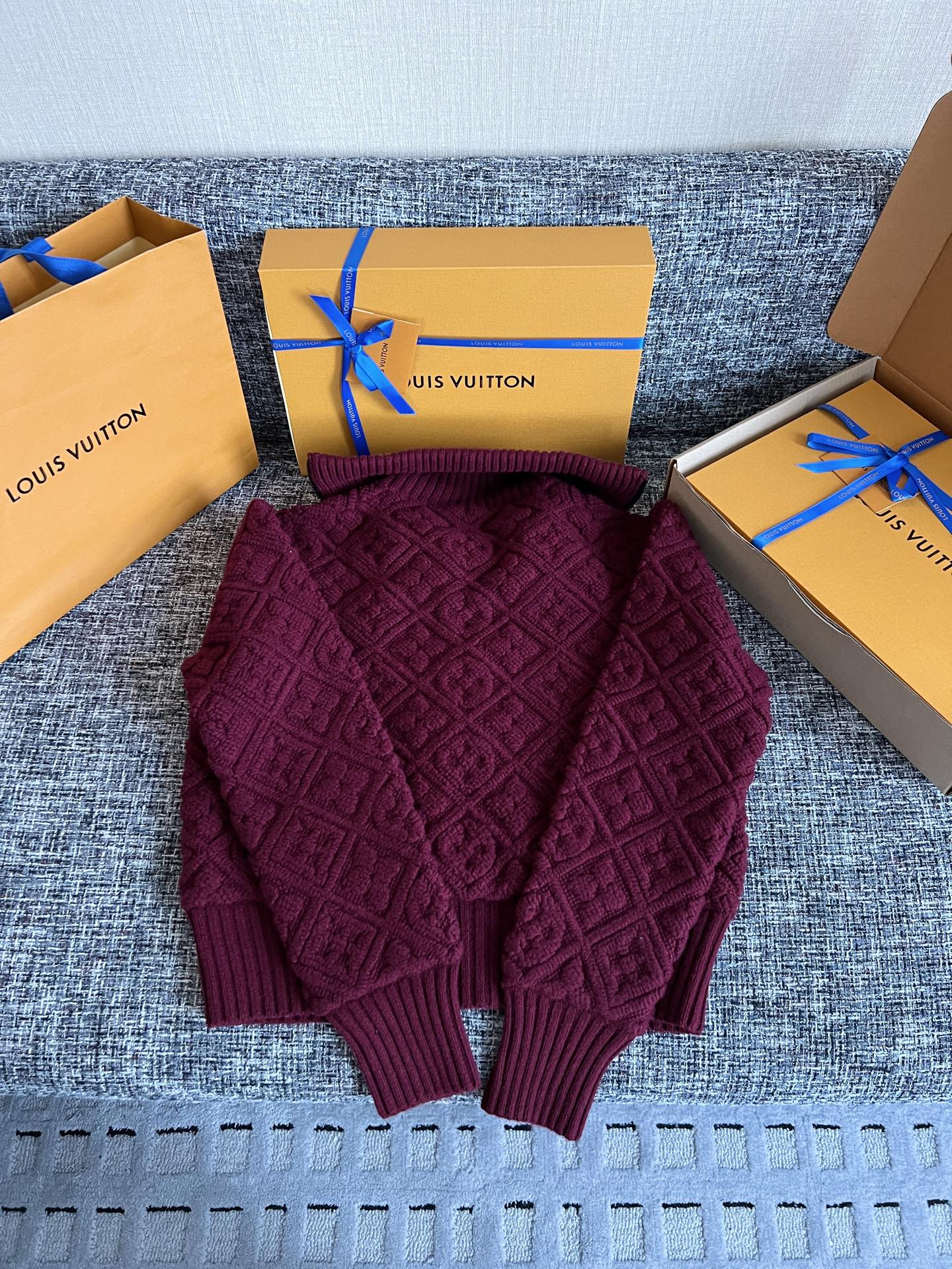 Bagsaaa L0vis Vvtt0n Monogram Jacquard Fleece Jacket in wine