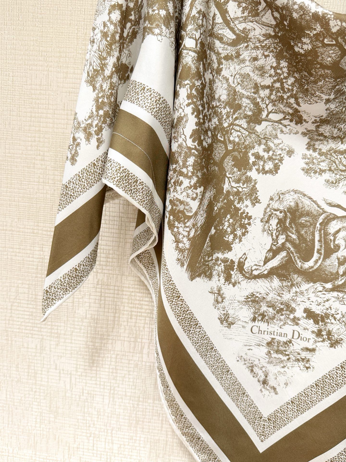 Bagsaaa D10r Toile de Jouy Sauvage D10r Silk Top Ecru and Beige Silk Twill - 130 x 66 cm