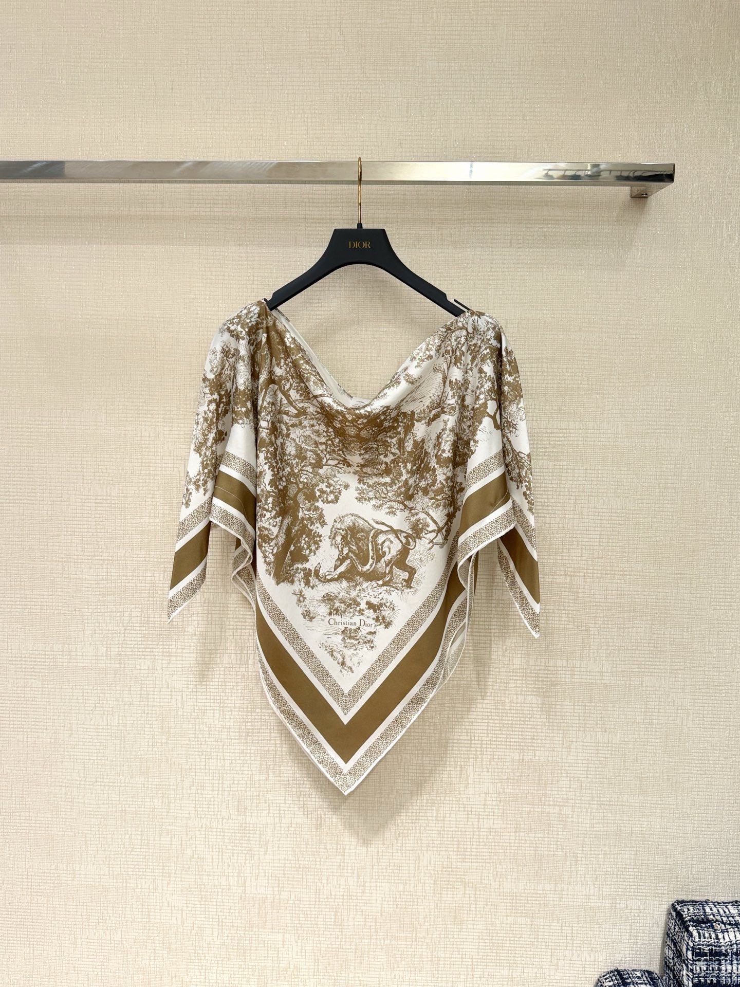 Bagsaaa D10r Toile de Jouy Sauvage D10r Silk Top Ecru and Beige Silk Twill - 130 x 66 cm